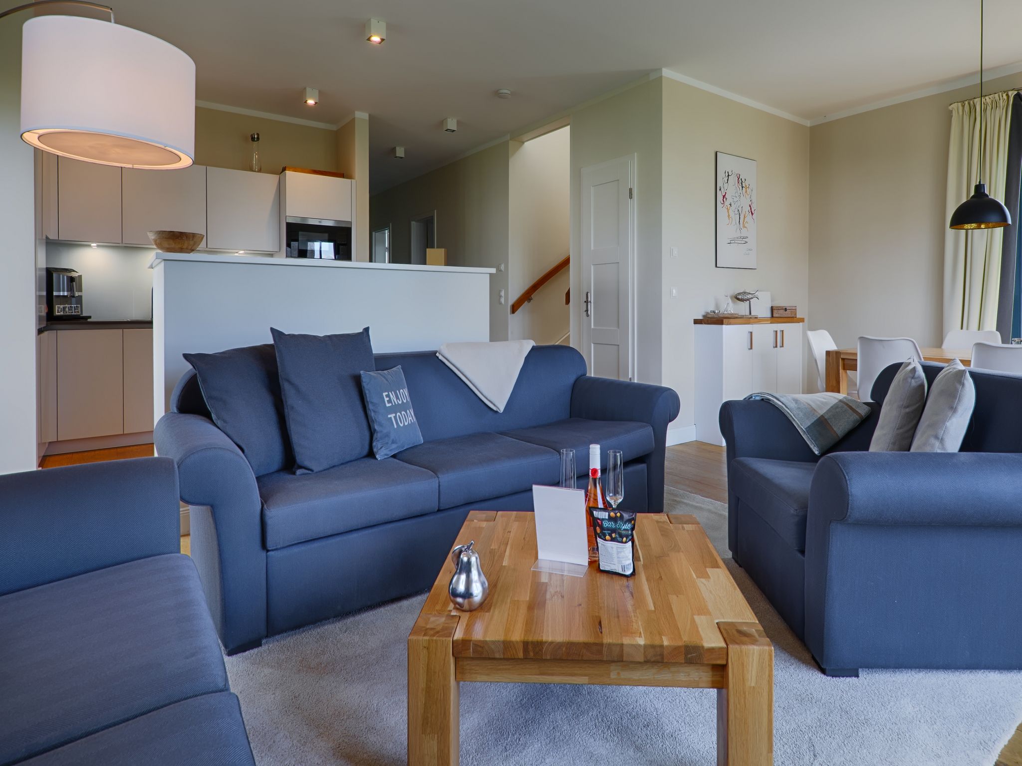 Luxus Reetdachvilla mit 3 Schlafzimmern, Sauna und Kamin (F08) - Wohnzimmer