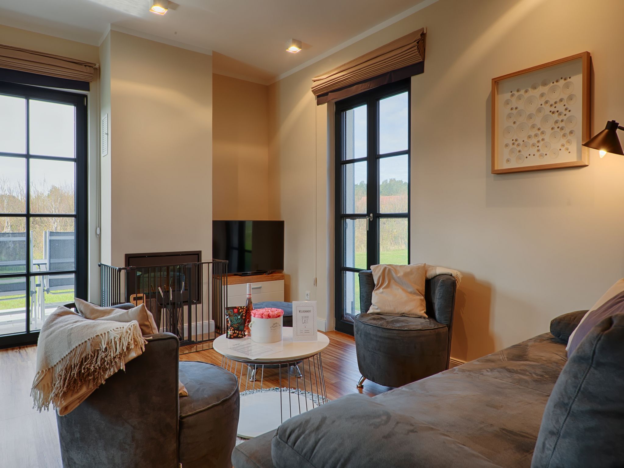 Premium Reetdachvilla mit 3 Schlafzimmern, Sauna, Kamin und Massagesessel (F05) - Wohnzimmer