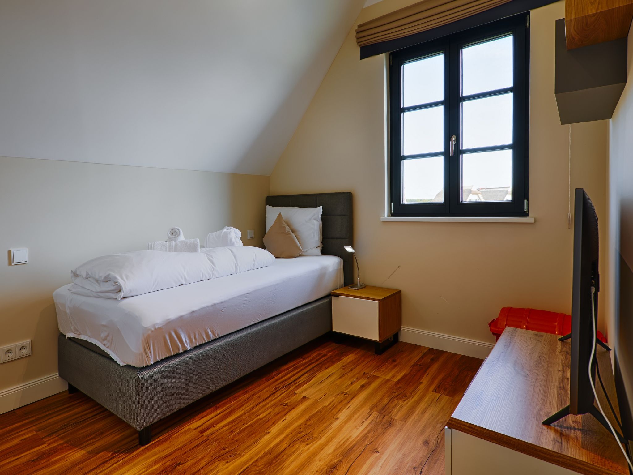 Premium Reetdachvilla mit 3 Schlafzimmern, Sauna, Kamin und Massagesessel (F05) - Schlafzimmer