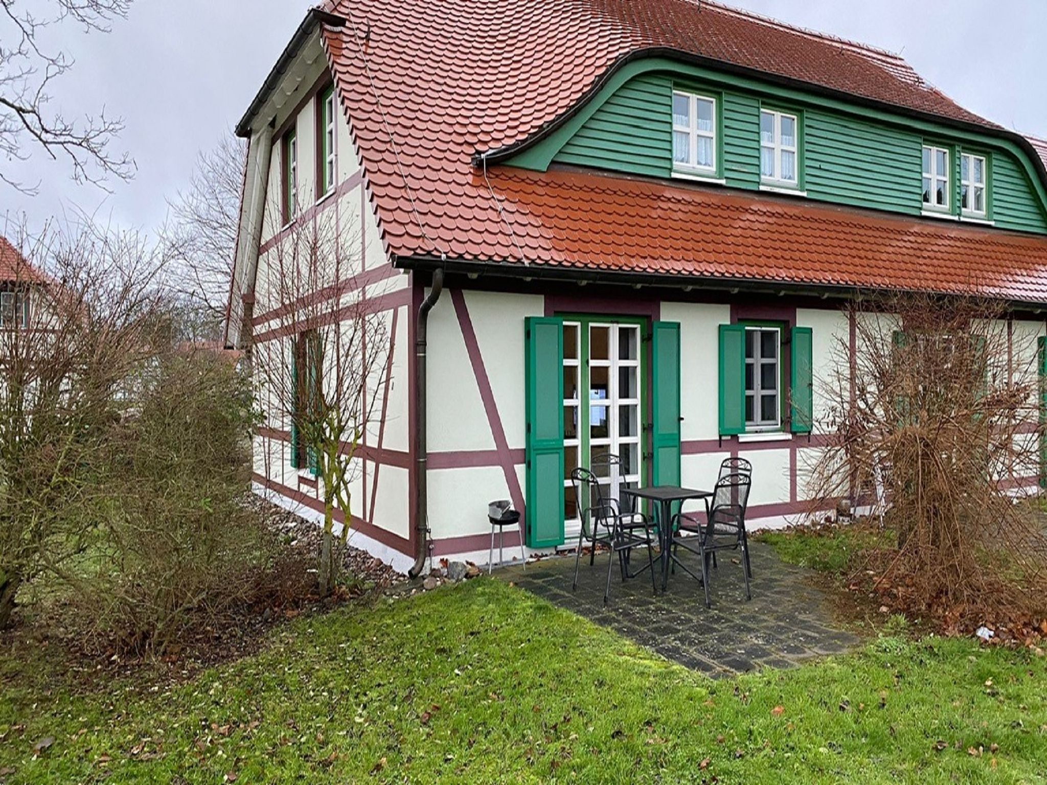 Feriendorf Rugana Komfort Ferienwohnung mit 1 Schlafzimmer und Terrasse (C08) Insel Rügen - Terrasse