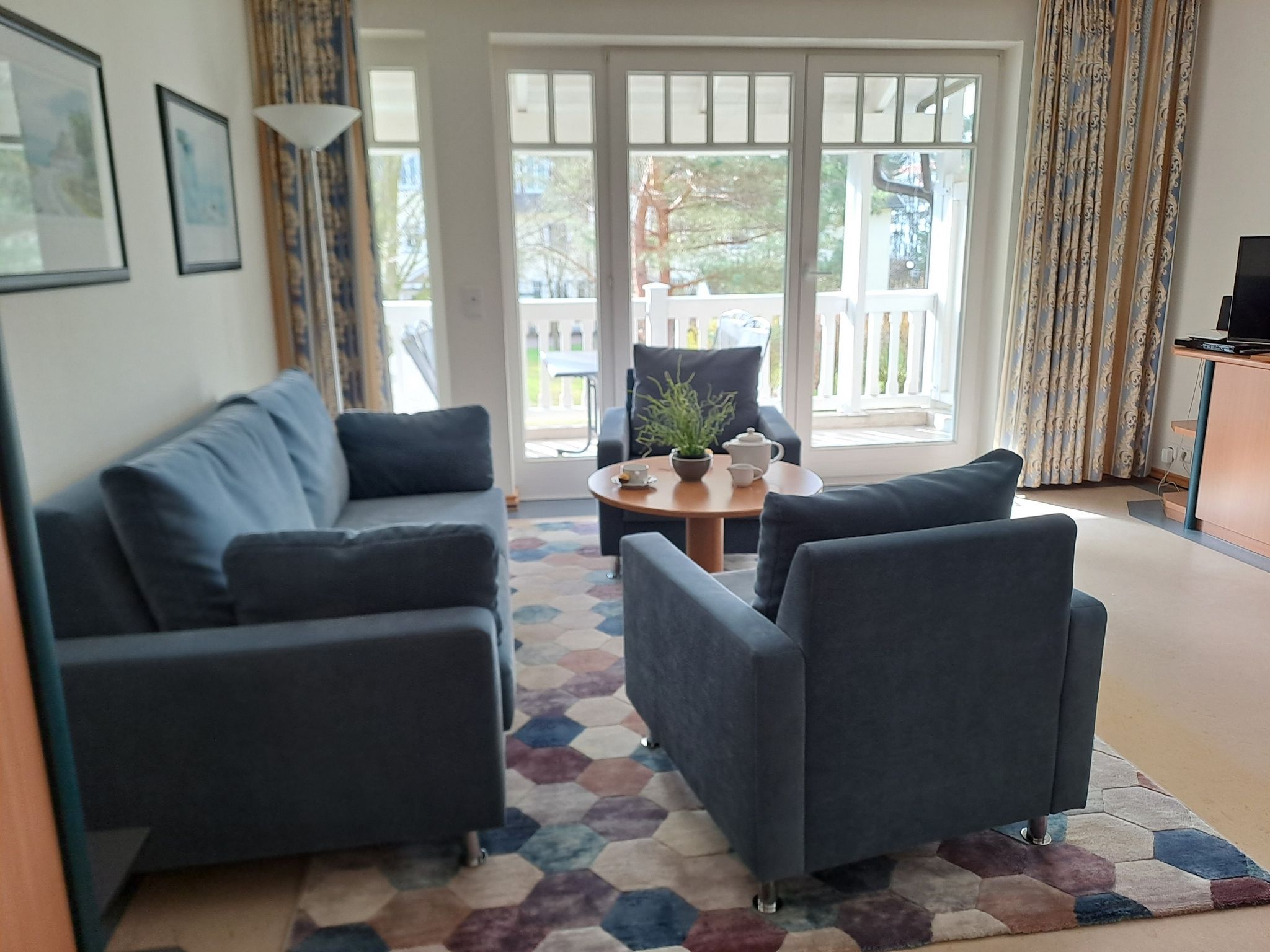 Dünenpark Binz Komfort Ferienwohnung mit 1 Schlafzimmer und Balkon im Obergeschoss (243) Insel Rügen - Wohnzimmer