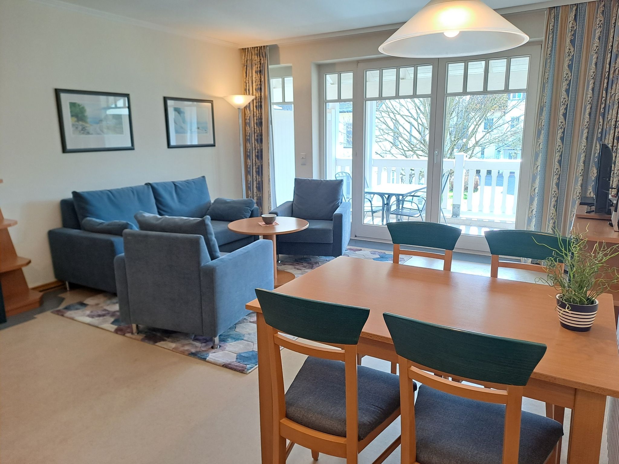 Dünenpark Binz Komfort Ferienwohnung mit 1 Schlafzimmer und Balkon im Obergeschoss (243) Insel Rügen - Wohnzimmer