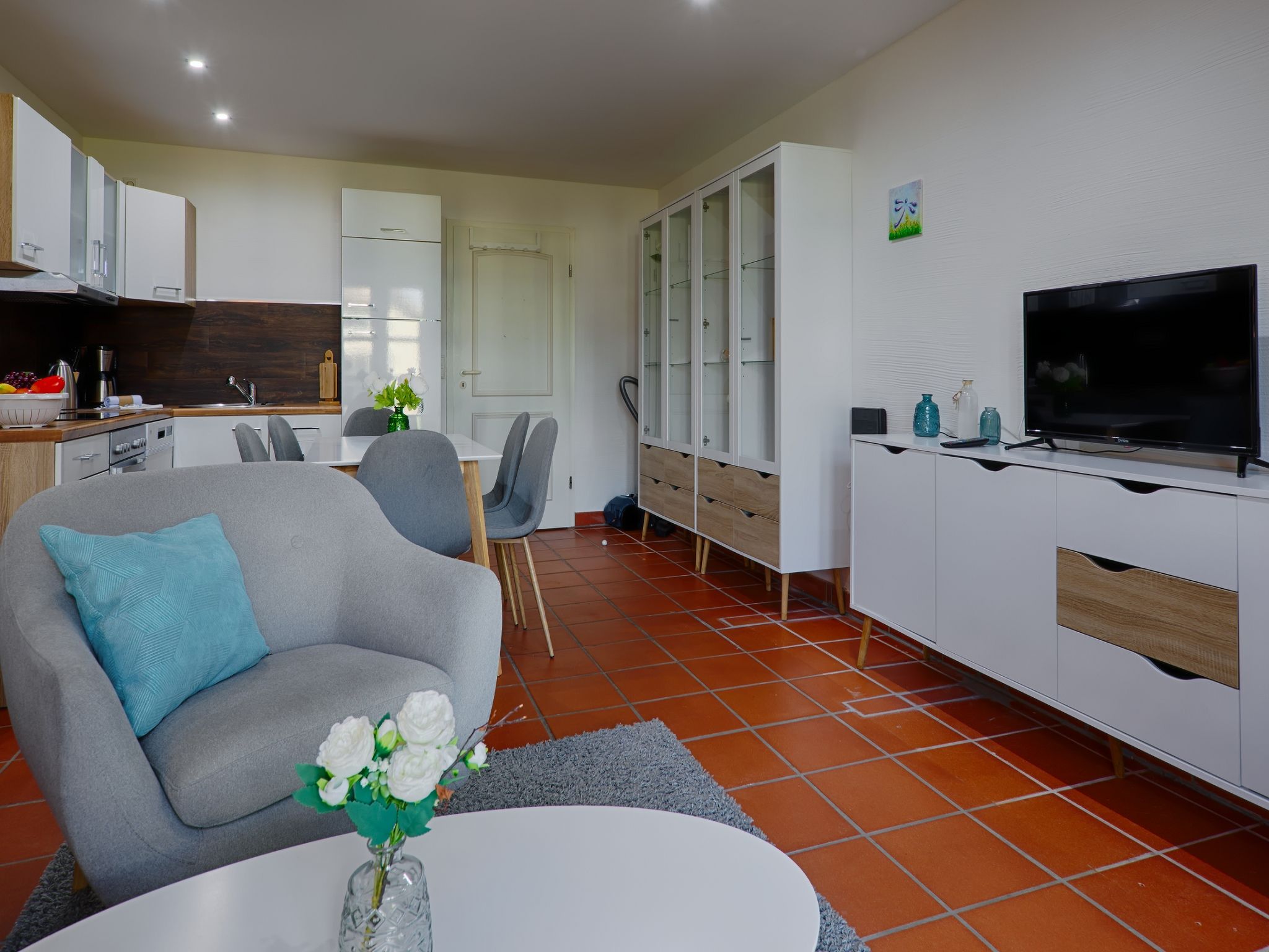 Feriendorf Rugana Klassik Ferienwohnung mit 2 Schlafzimmern und 2 Terrassen (D55) Insel Rügen - Wohnzimmer