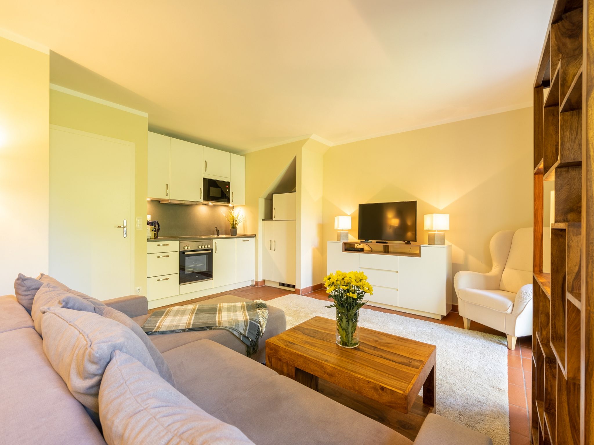 Feriendorf Rugana Komfortplus Ferienwohnung mit 1 Schlafzimmer und Terrasse (B25) Insel Rügen - Wohnzimmer