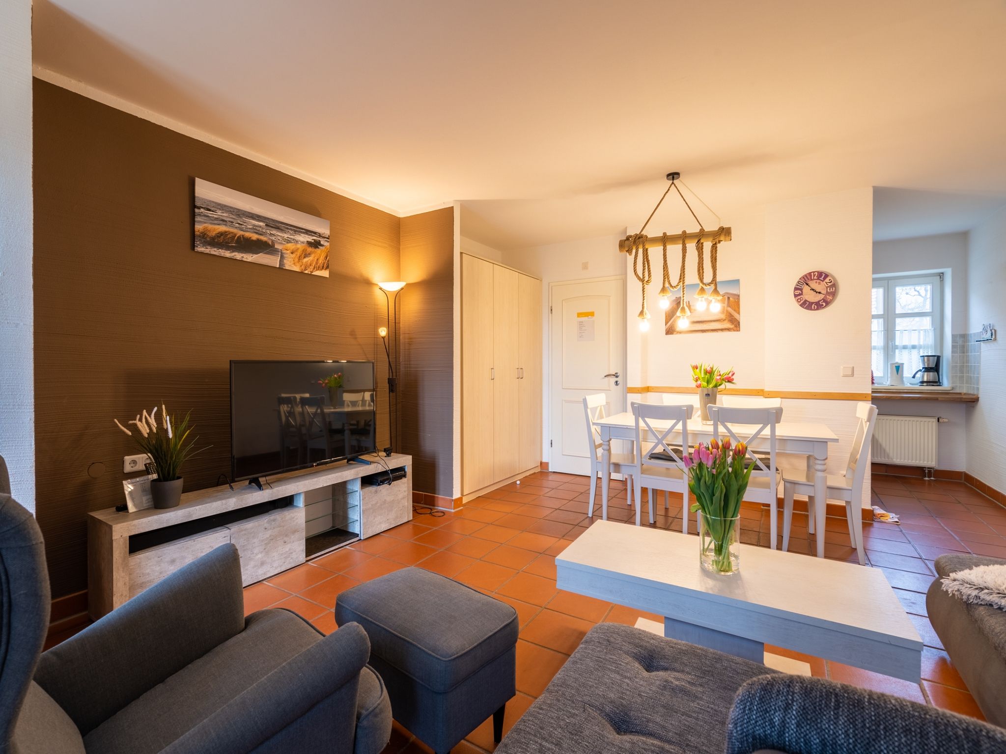 Feriendorf Rugana Komfort Ferienwohnung mit 2 Schlafzimmern und Terrasse (D03) Insel Rügen - Wohnzimmer