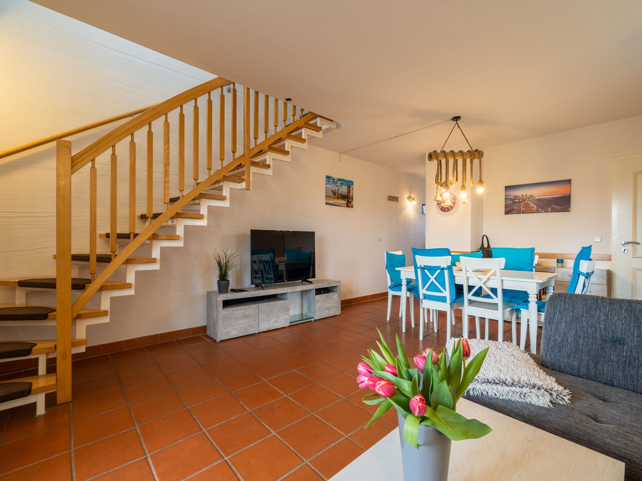 Feriendorf Rugana Komfort Ferienwohnung mit 2 Schlafzimmern und Terrasse (D04) Insel Rügen - Wohnzimmer