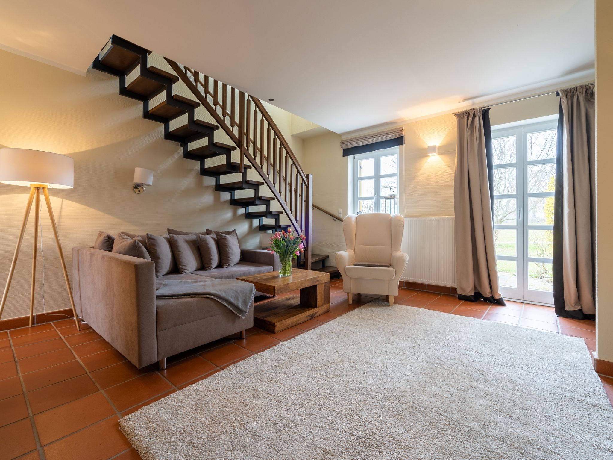 Feriendorf Rugana Komfortplus Ferienwohnung mit 2 Schlafzimmern und Terrasse (D11) Insel Rügen - Wohnzimmer