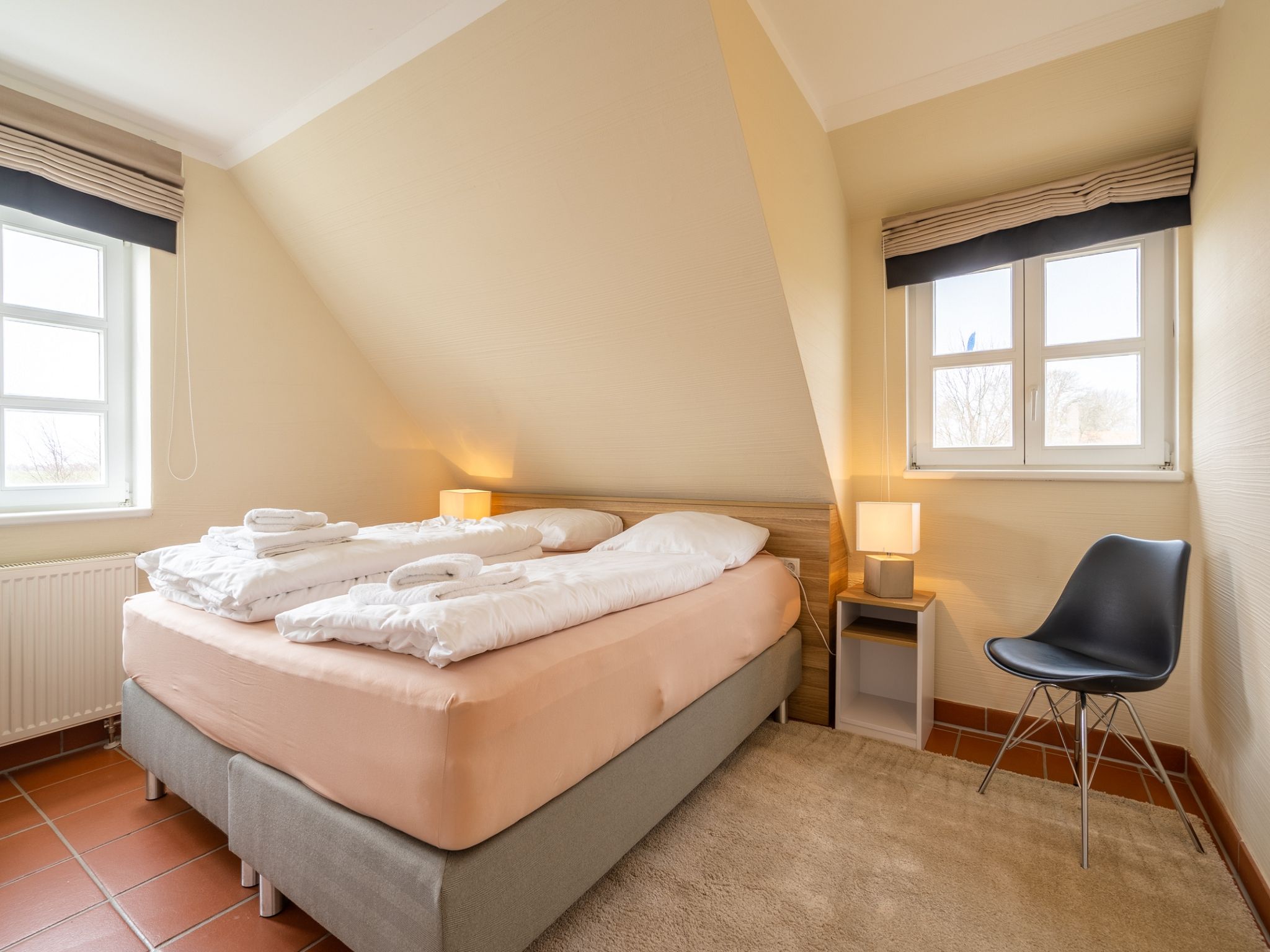 Feriendorf Rugana Komfortplus Ferienwohnung mit 2 Schlafzimmern und Terrasse (D12) Insel Rügen - Schlafzimmer