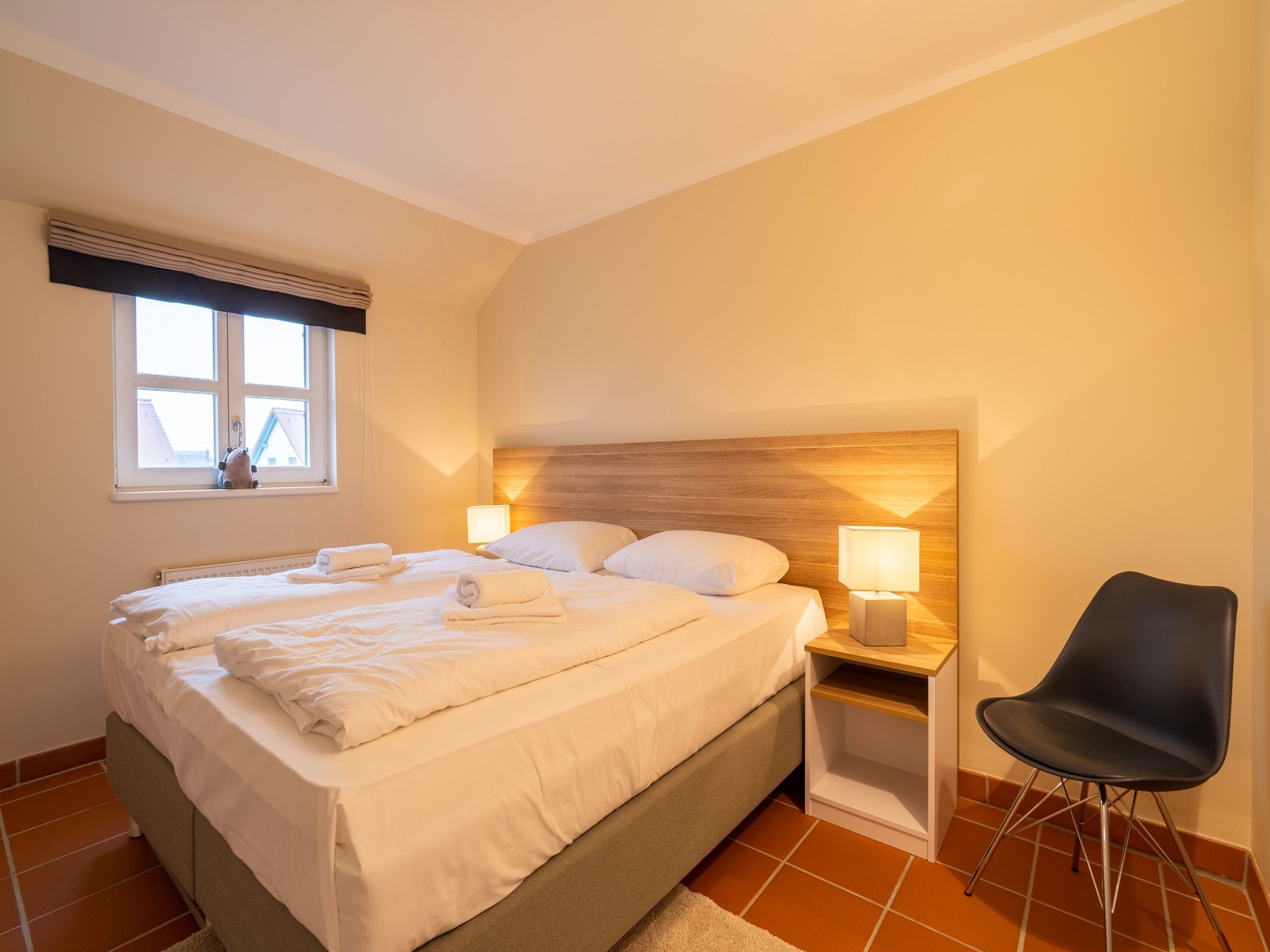 Feriendorf Rugana Komfortplus Ferienwohnung mit 2 Schlafzimmern und Terrasse (D33) Insel Rügen - Schlafzimmer