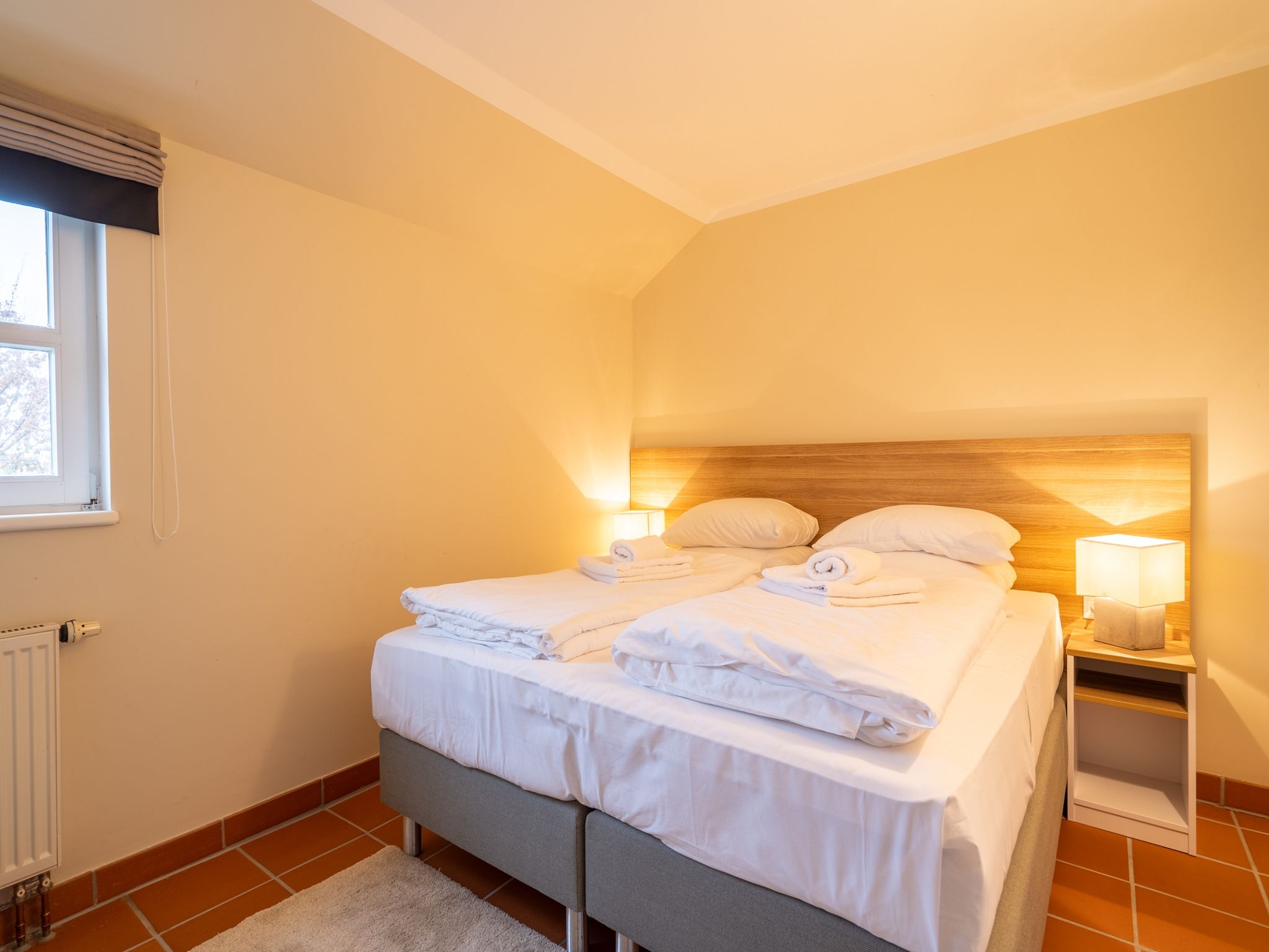 Feriendorf Rugana Komfortplus Ferienwohnung mit 2 Schlafzimmern und Terrasse (D33) Insel Rügen - Schlafzimmer