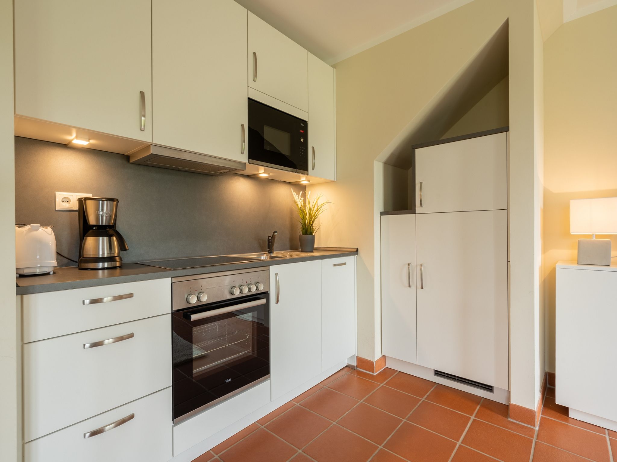 Feriendorf Rugana Komfortplus Ferienwohnung mit 1 Schlafzimmern und Terrasse (D46) Insel Rügen - Küche / Küchenzeile