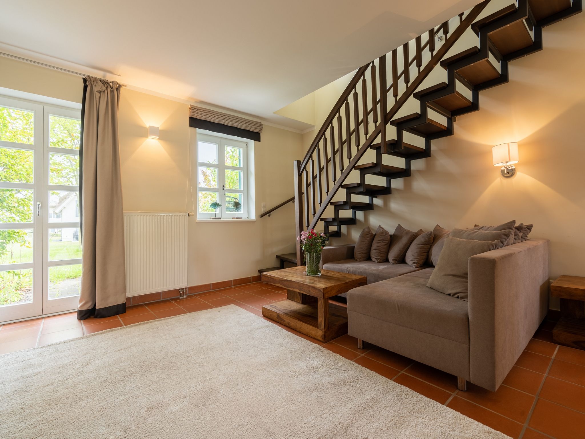 Feriendorf Rugana Komfortplus Ferienwohnung mit 2 Schlafzimmern und Terrasse (D51) Insel Rügen - Wohnzimmer