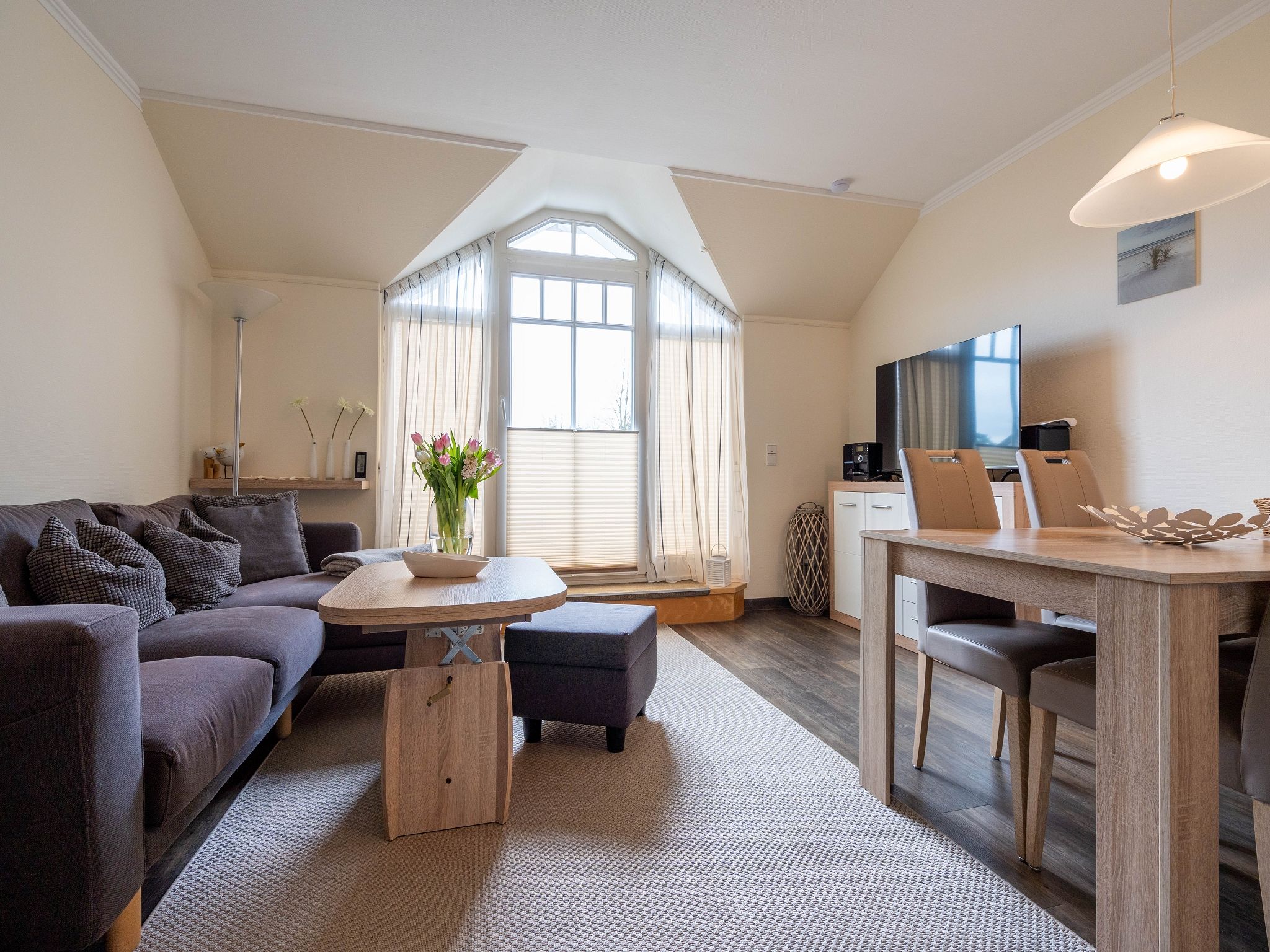 Dünenpark Binz Komfortplus Ferienwohnung mit 1 Schlafzimmer und Balkon im Dachgeschoss (113) Insel Rügen - Wohnzimmer