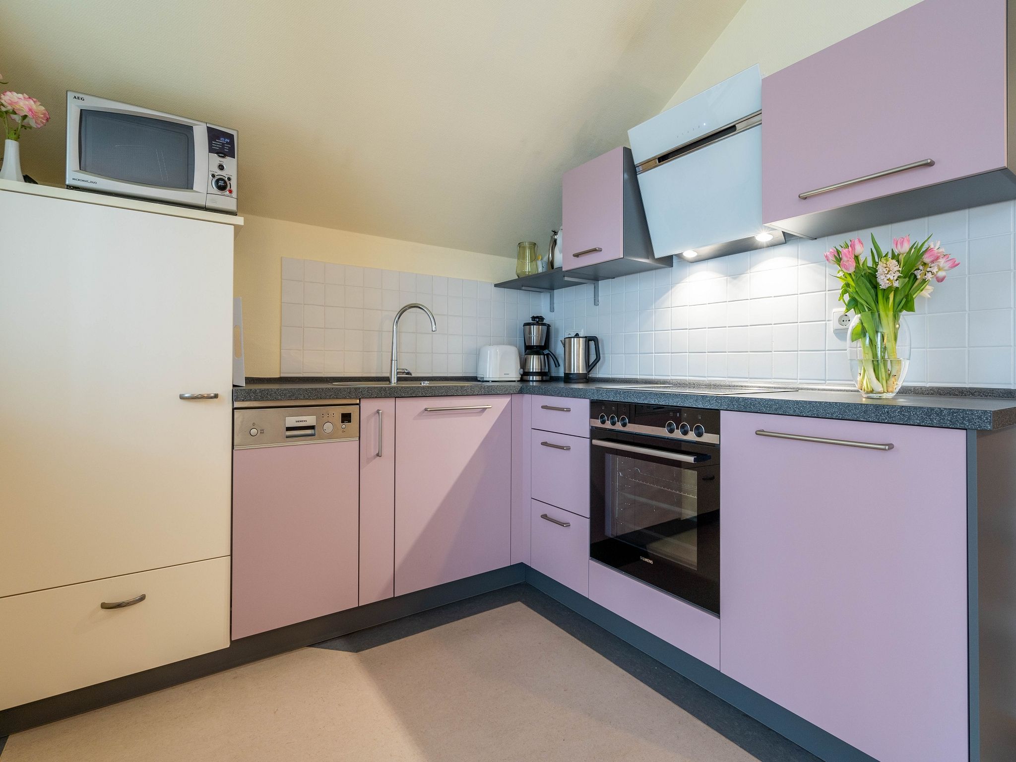 Dünenpark Binz Komfort Ferienwohnung mit 2 Schlafzimmern und Balkon im Dachgeschoss (031) Insel Rügen - Küche / Küchenzeile