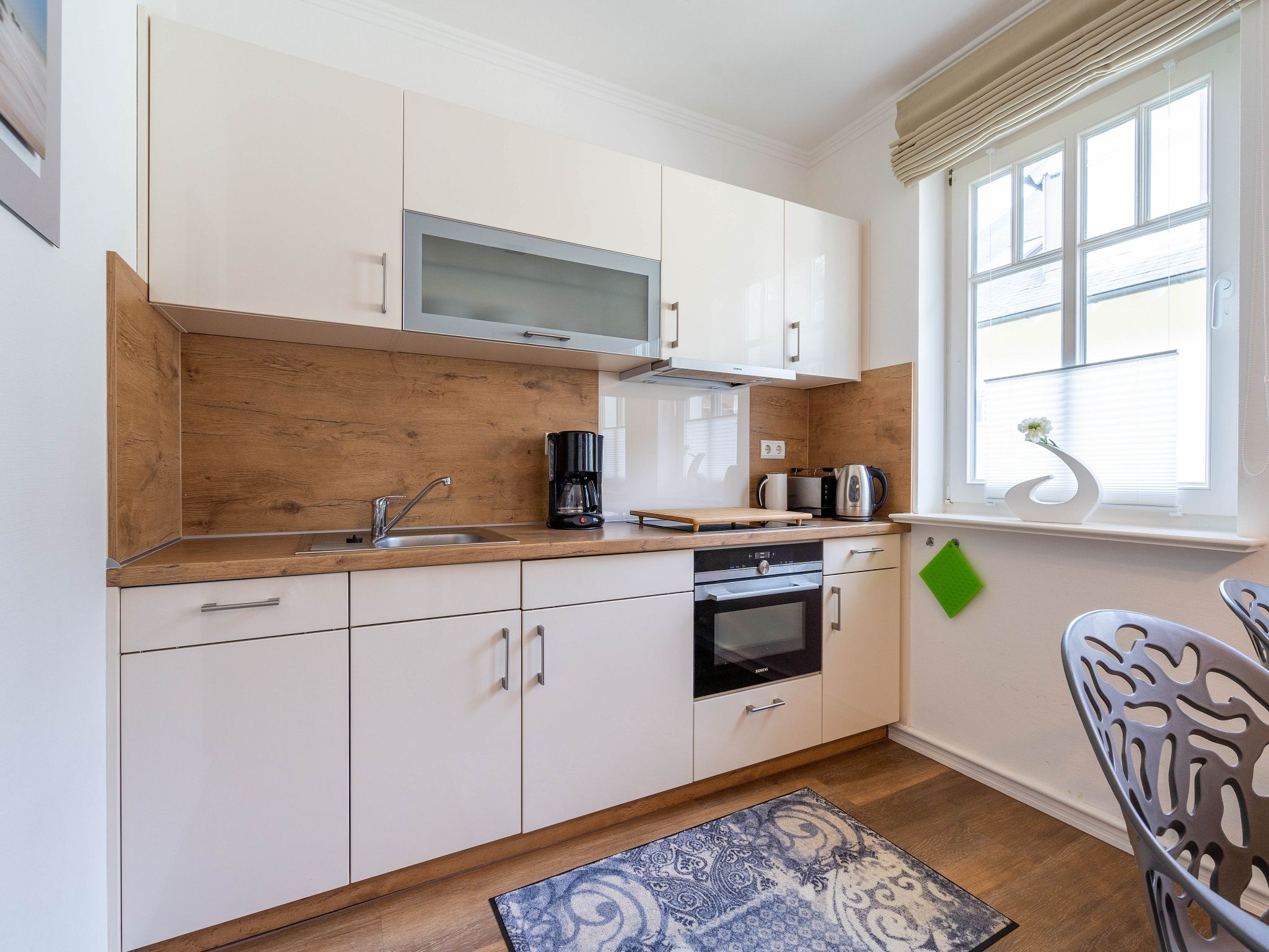 Dünenpark Binz Komfortplus Ferienwohnung mit 1 Schlafzimmer und Balkon im Obergeschoss (046) Insel Rügen - Küche / Küchenzeile