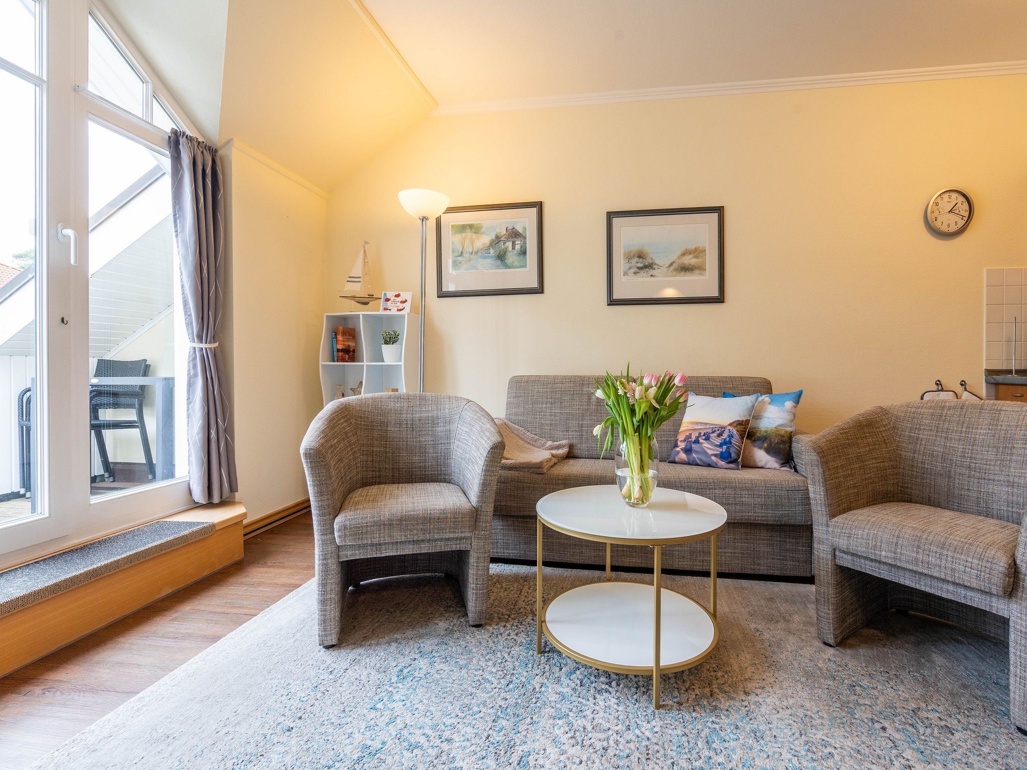 Dünenpark Binz Komfort Ferienwohnung mit 1 Schlafzimmer und Balkon im Dachgeschoss (207) Insel Rügen - Wohnzimmer