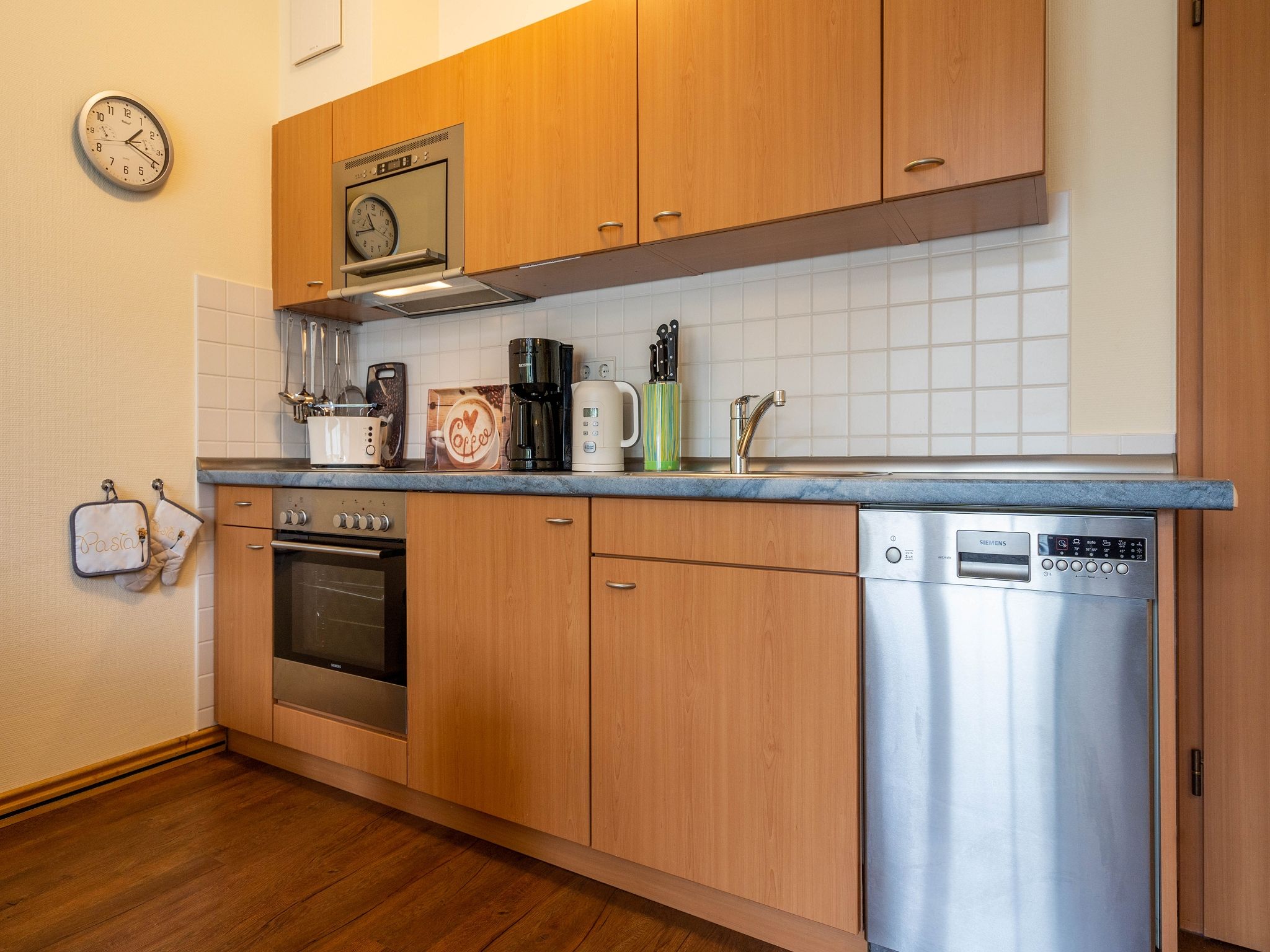 Dünenpark Binz Komfort Ferienwohnung mit 1 Schlafzimmer und Balkon im Dachgeschoss (207) Insel Rügen - Küche / Küchenzeile