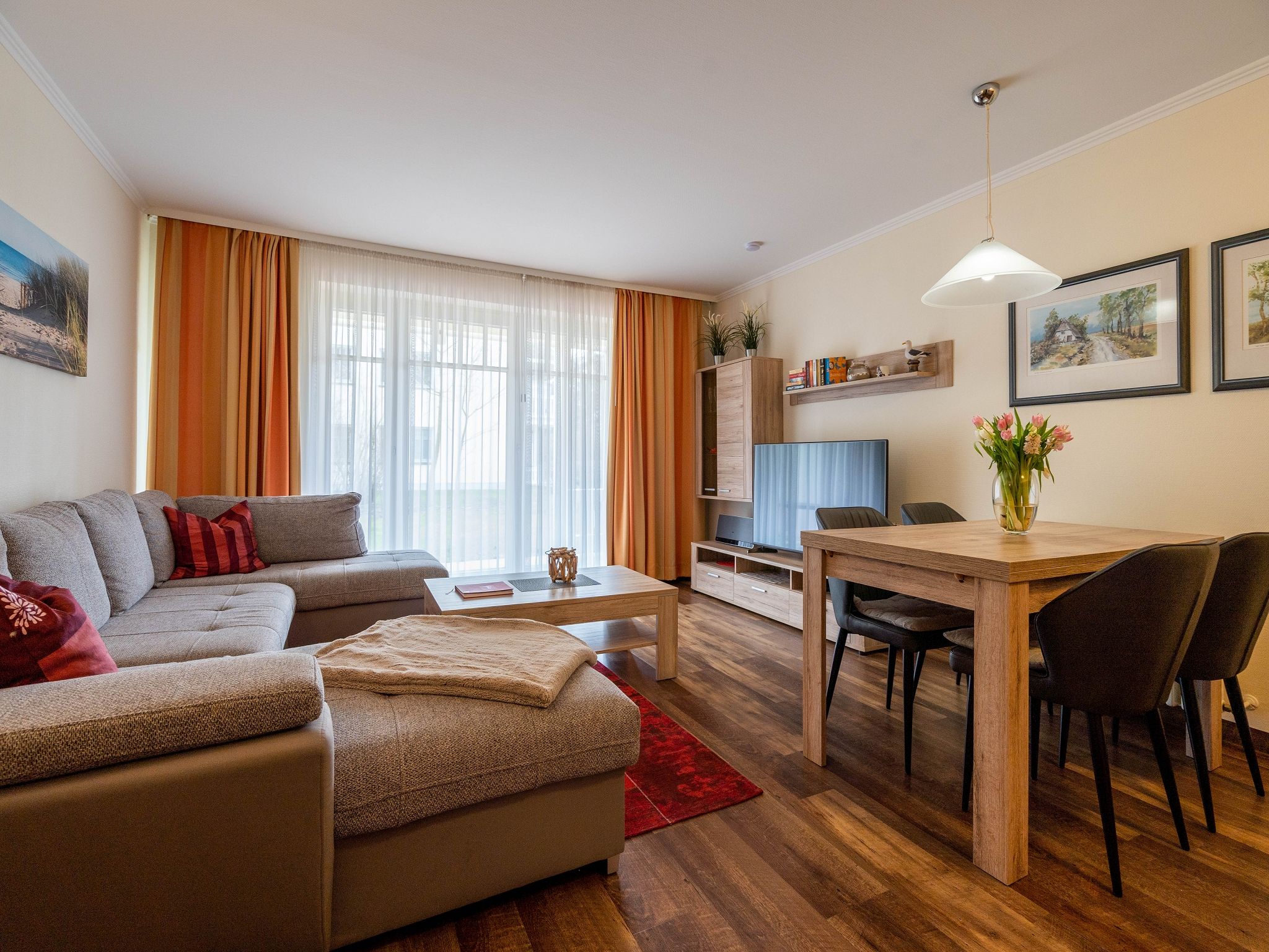 Dünenpark Binz Komfortplus Ferienwohnung mit 1 Schlafzimmer und Terrasse im Erdgeschoss (221) Insel Rügen - Wohnzimmer