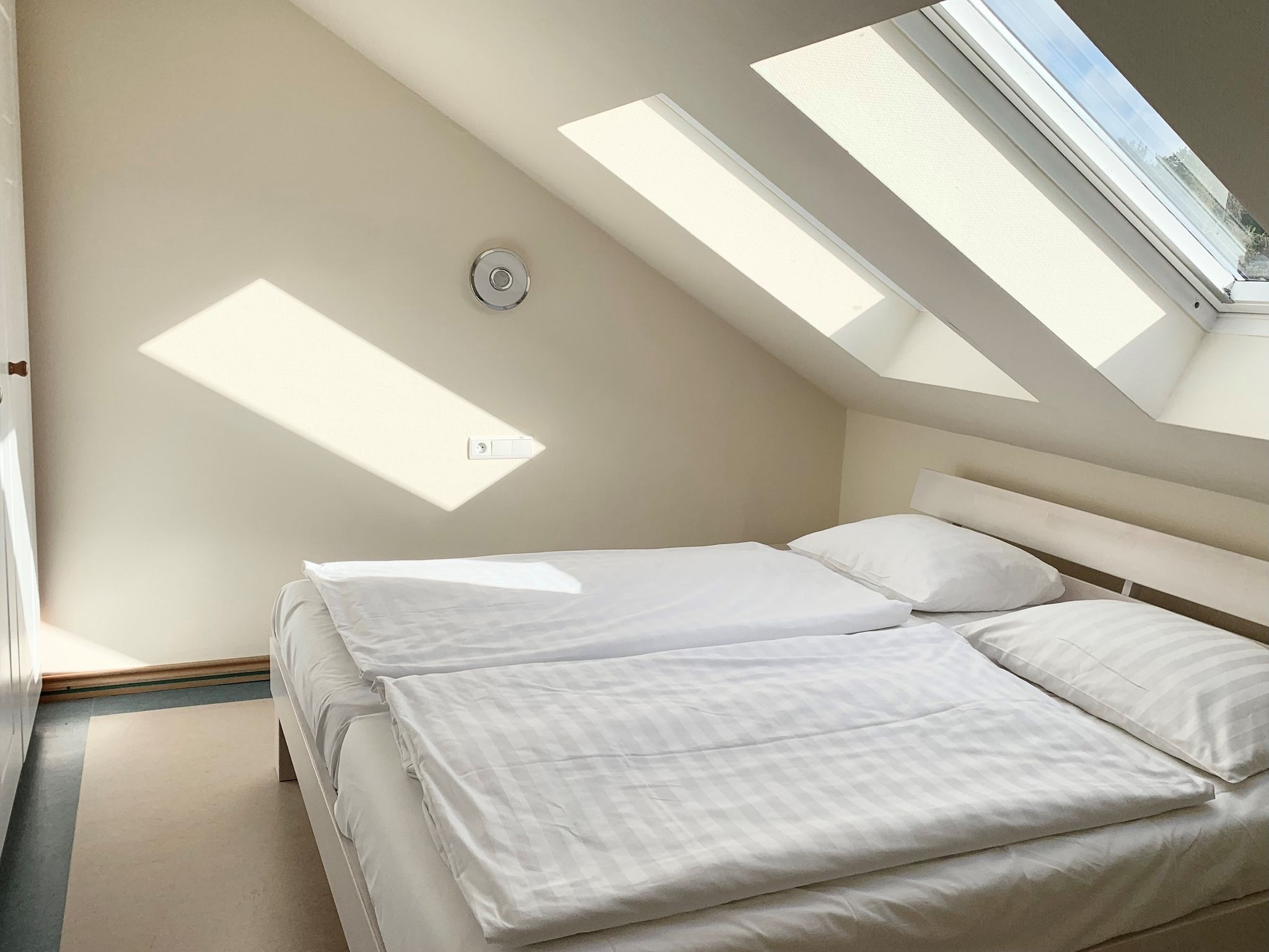 Dünenpark Binz Komfort Ferienwohnung mit 2 Schlafzimmern und Balkon im Dachgeschoss (069) Insel Rügen - Schlafzimmer