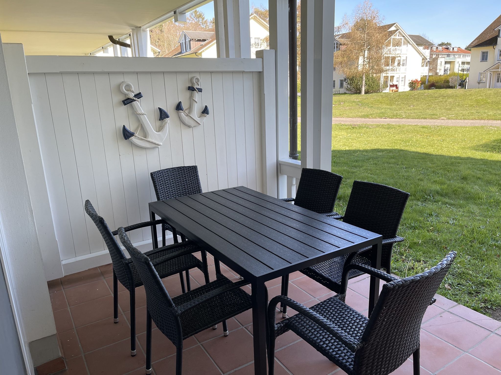 Dünenpark Binz Komfort Ferienwohnung mit 1 Schlafzimmer und Terrasse im Erdgeschoss (013) Insel Rügen - Terrasse