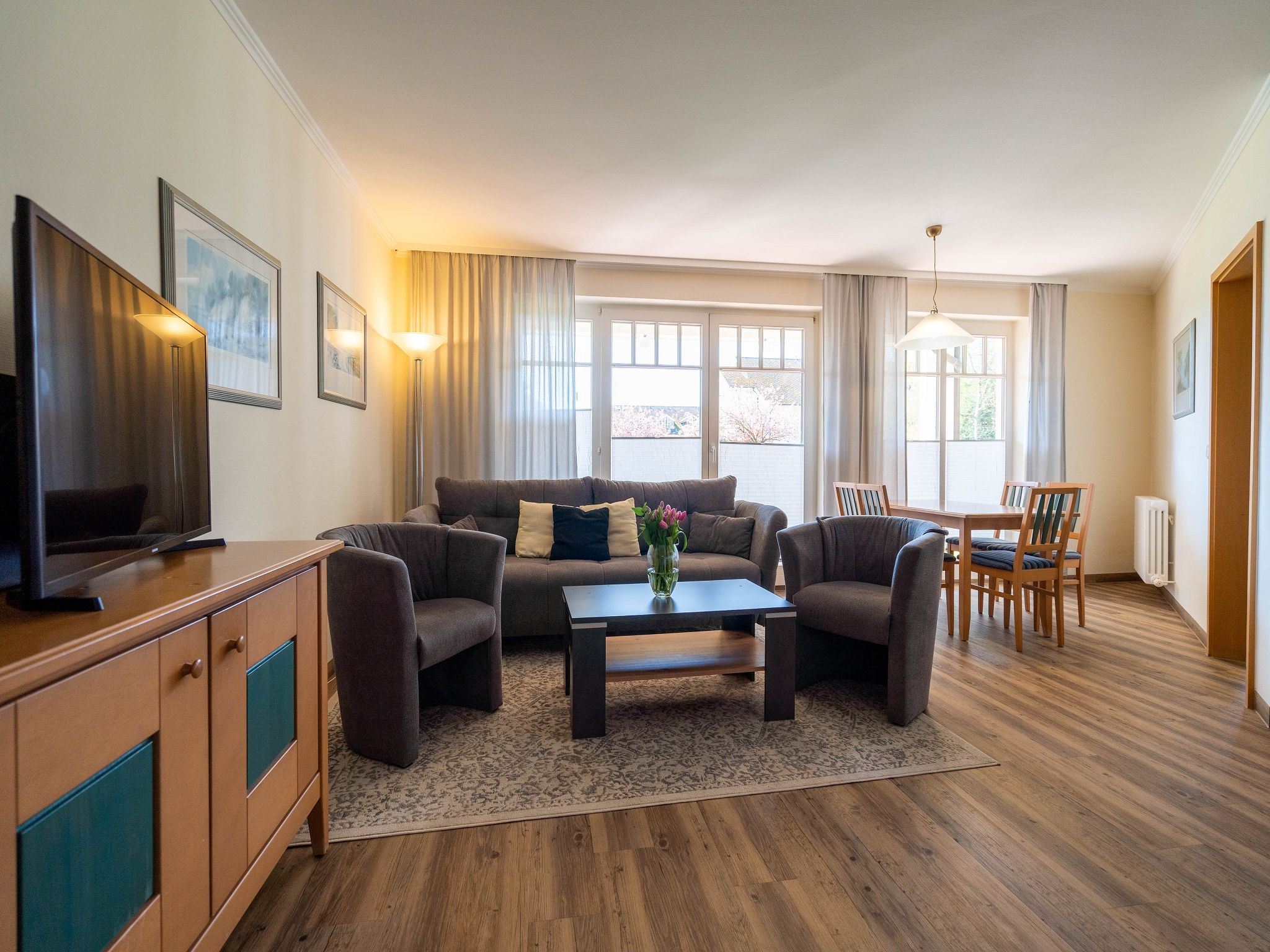 Dünenpark Binz Komfort Ferienwohnung mit 1 Schlafzimmer und Terrasse im Erdgeschoss (003) Insel Rügen - Wohnzimmer