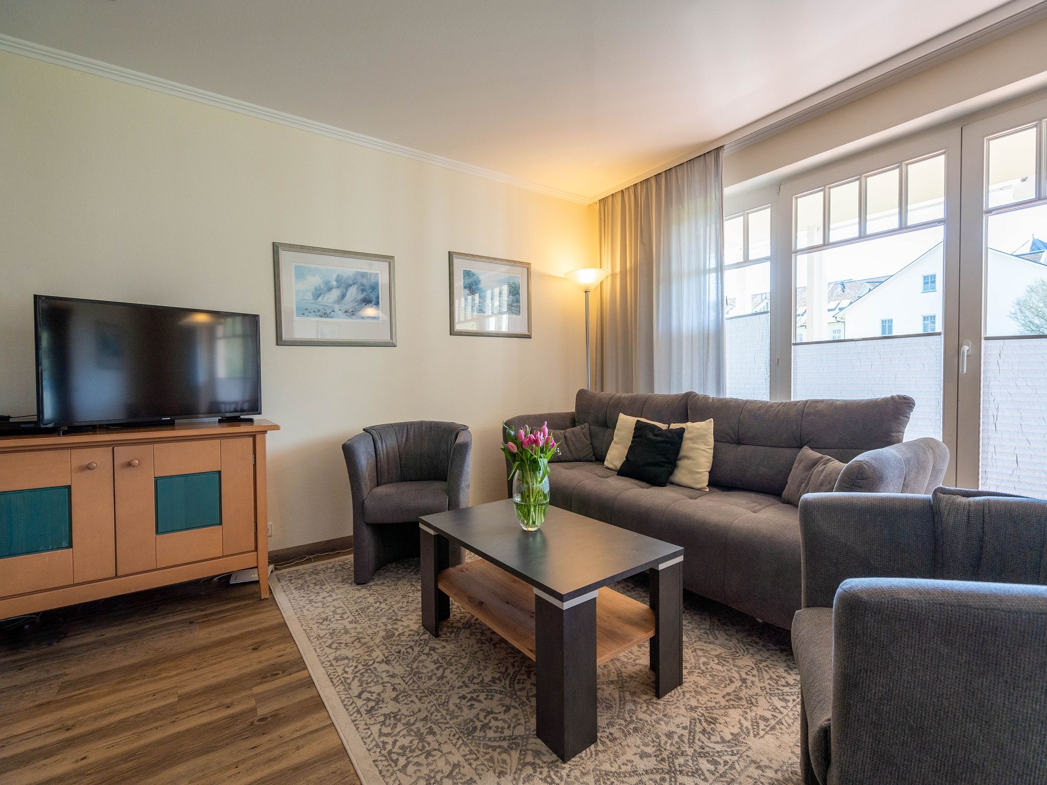 Dünenpark Binz Komfort Ferienwohnung mit 1 Schlafzimmer und Terrasse im Erdgeschoss (003) Insel Rügen - Wohnzimmer