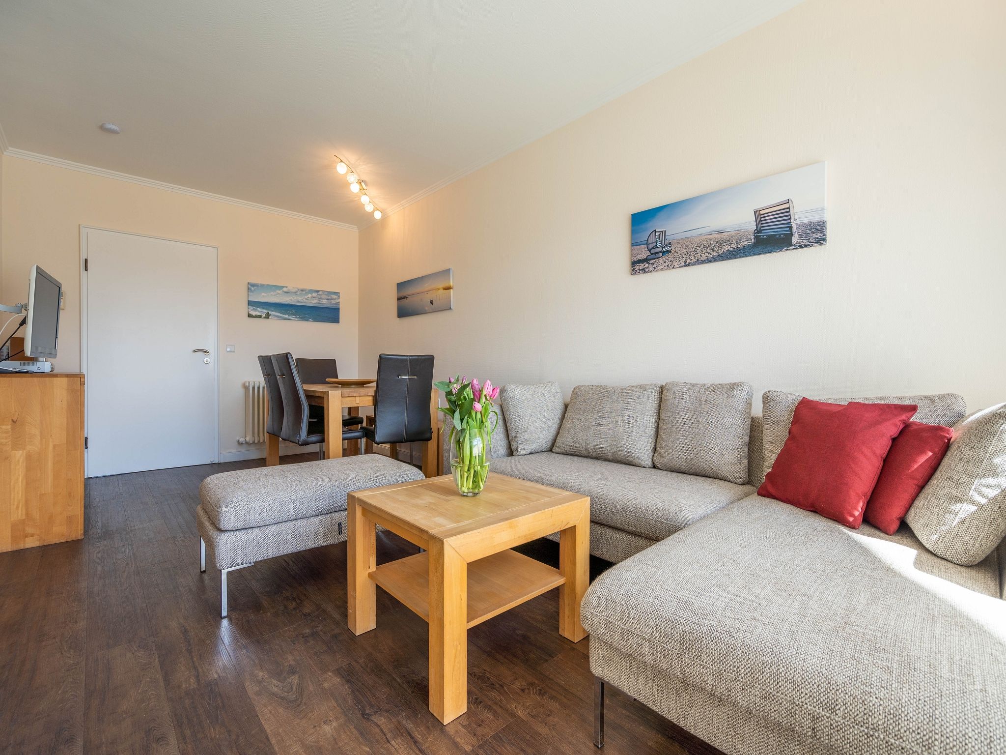 Dünenpark Binz Komfortplus Ferienwohnung mit 2 Schlafzimmern und Balkon im Dachgeschoss (217) Insel Rügen - Wohnzimmer