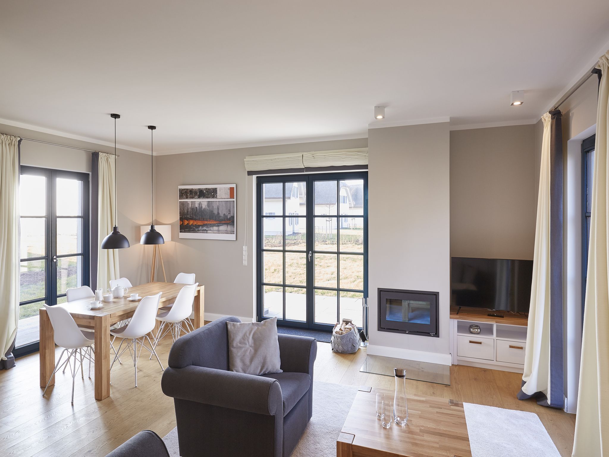 Premium Reetdachvilla mit 3 Schlafzimmern, Sauna und Kamin (F09) - Wohnzimmer