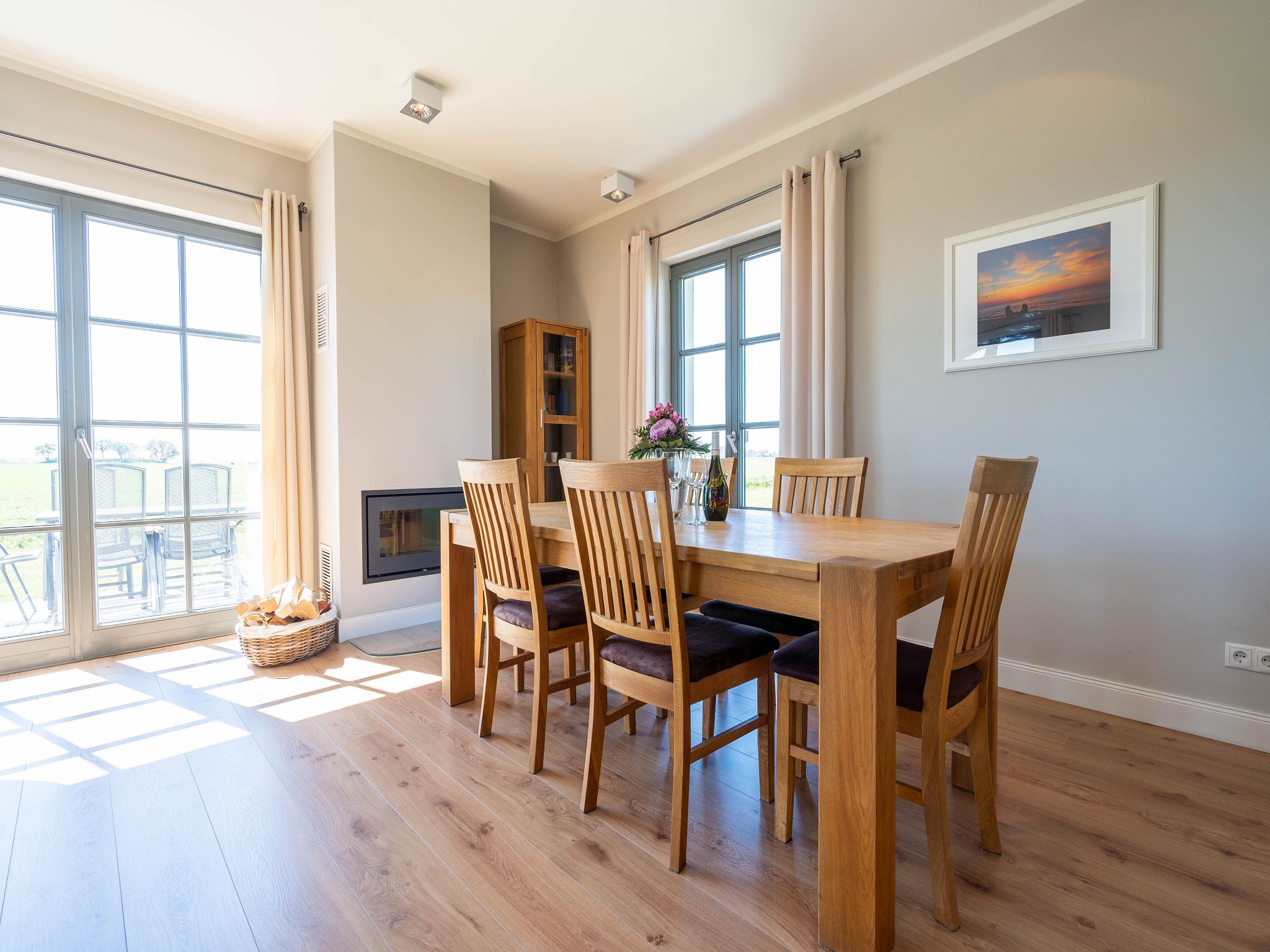 Premium Reetdachvilla mit 3 Schlafzimmern, Sauna und Kamin (E09) - Wohnzimmer