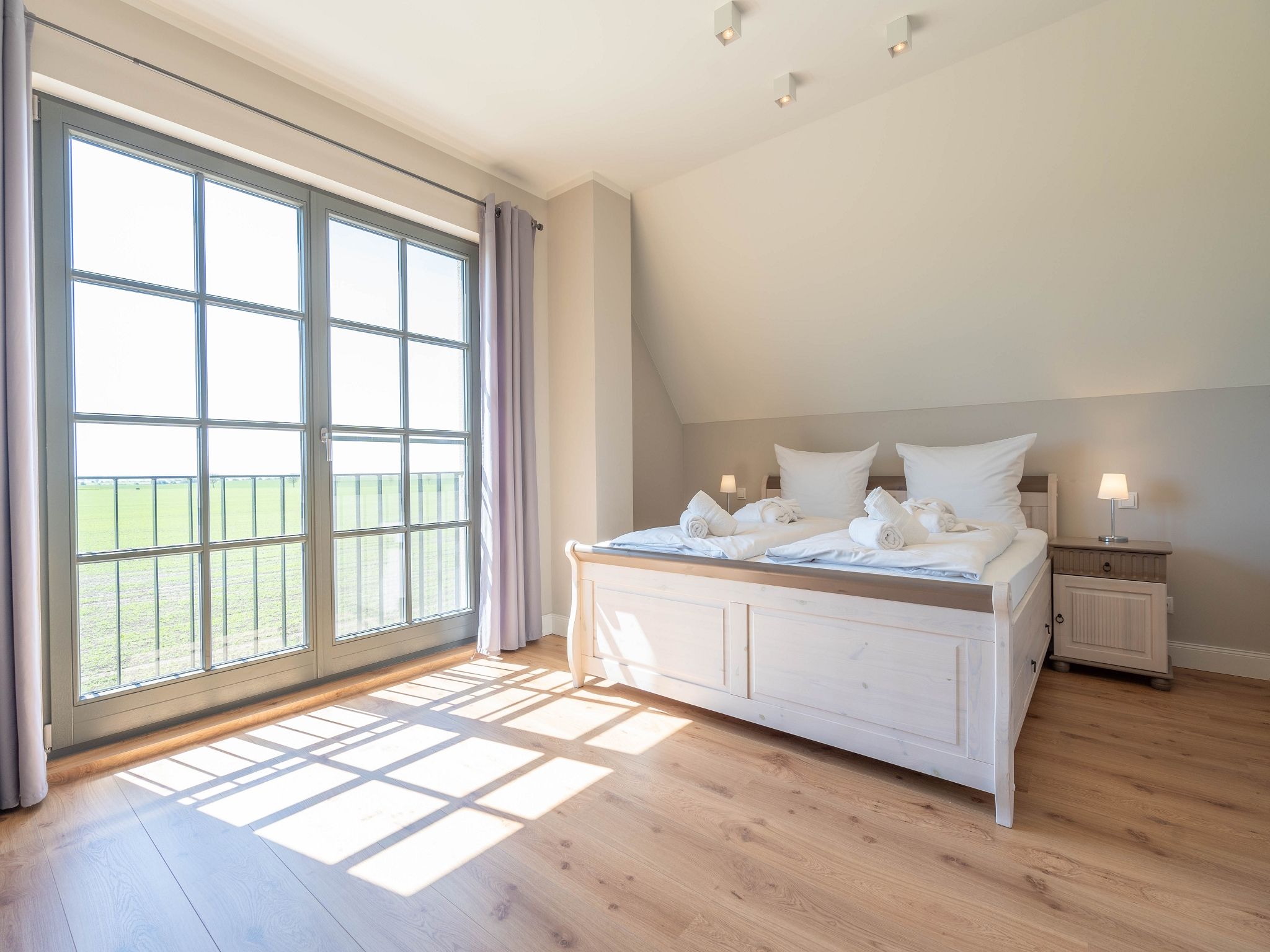 Premium Reetdachvilla mit 3 Schlafzimmern, Sauna und Kamin (E09) - Schlafzimmer