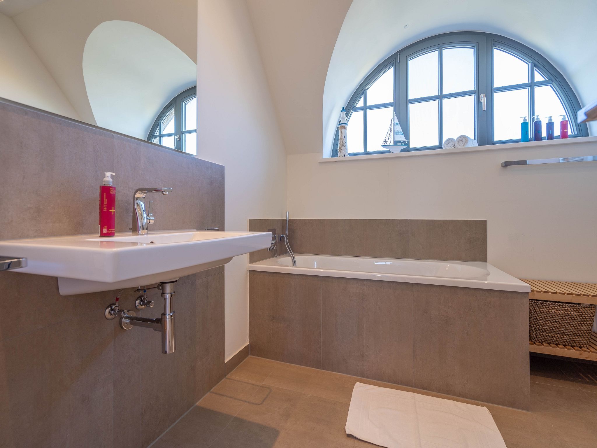 Premium Reetdachvilla mit 3 Schlafzimmern, Sauna und Kamin (E09) - Badezimmer