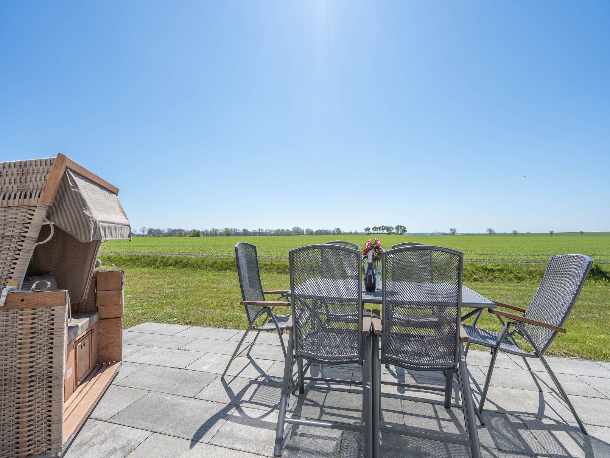 Premium Reetdachvilla mit 3 Schlafzimmern, Sauna und Kamin (E09) - Terrasse