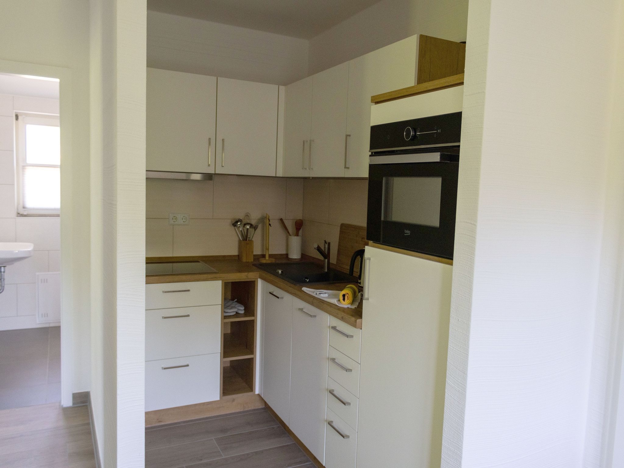 Feriendorf Rugana Komfortplus Ferienwohnung mit 1 Schlafzimmer (A22) Insel Rügen - Küche / Küchenzeile