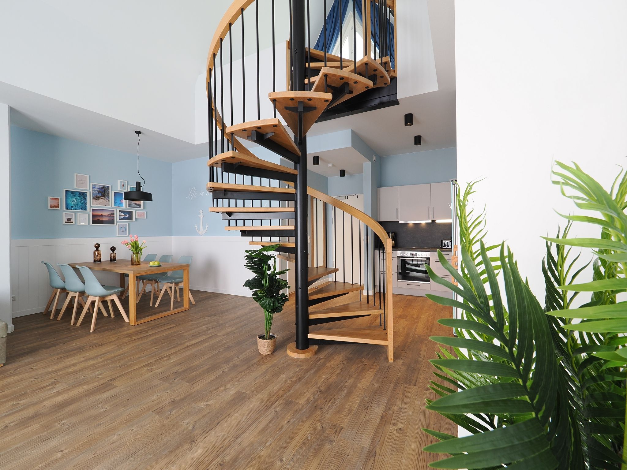 Kaiservillen Heringsdorf Ferienwohnung mit 1 Schlafzimmer, Balkon und Galerie (S2) Insel Usedom - Wohnzimmer