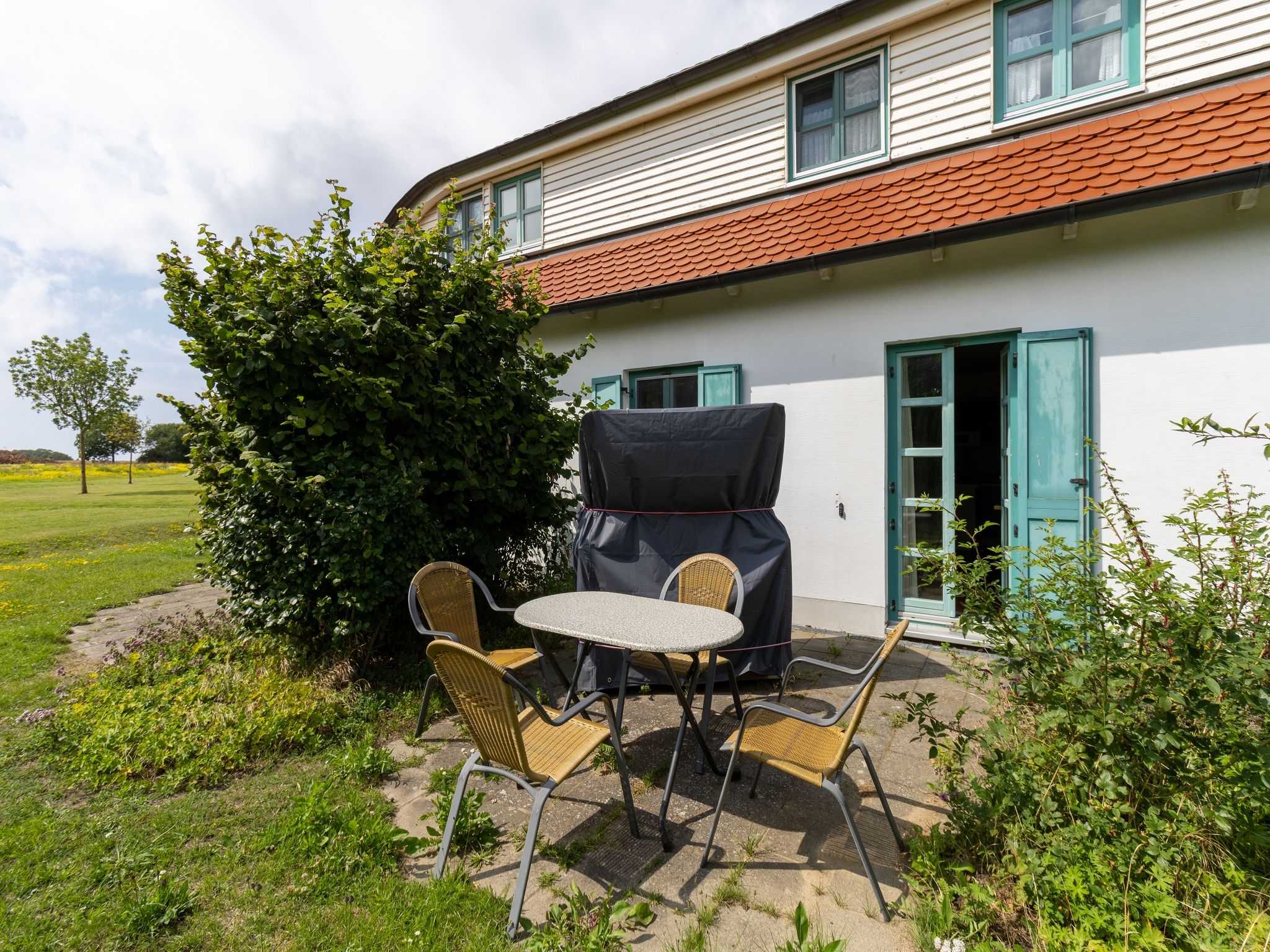 Feriendorf Rugana Komfortplus Ferienwohnung mit 1 Schlafzimmer und Terrasse (D41) Insel Rügen - Terrasse