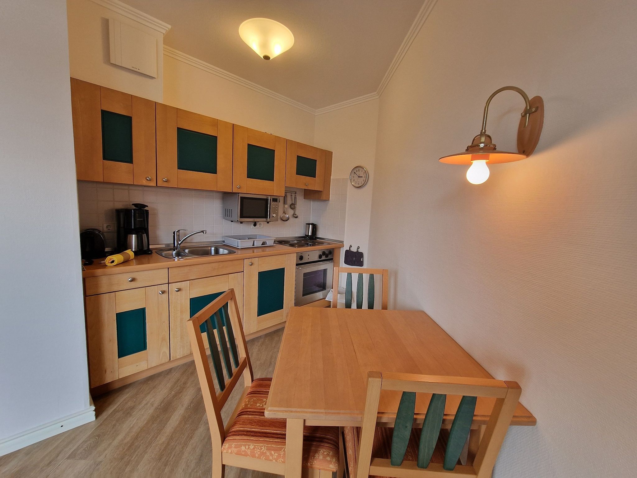 Dünenpark Binz Komfort Ferienwohnung mit 1 Schlafzimmer und Balkon im Dachgeschoss (172) Insel Rügen - Küche / Küchenzeile