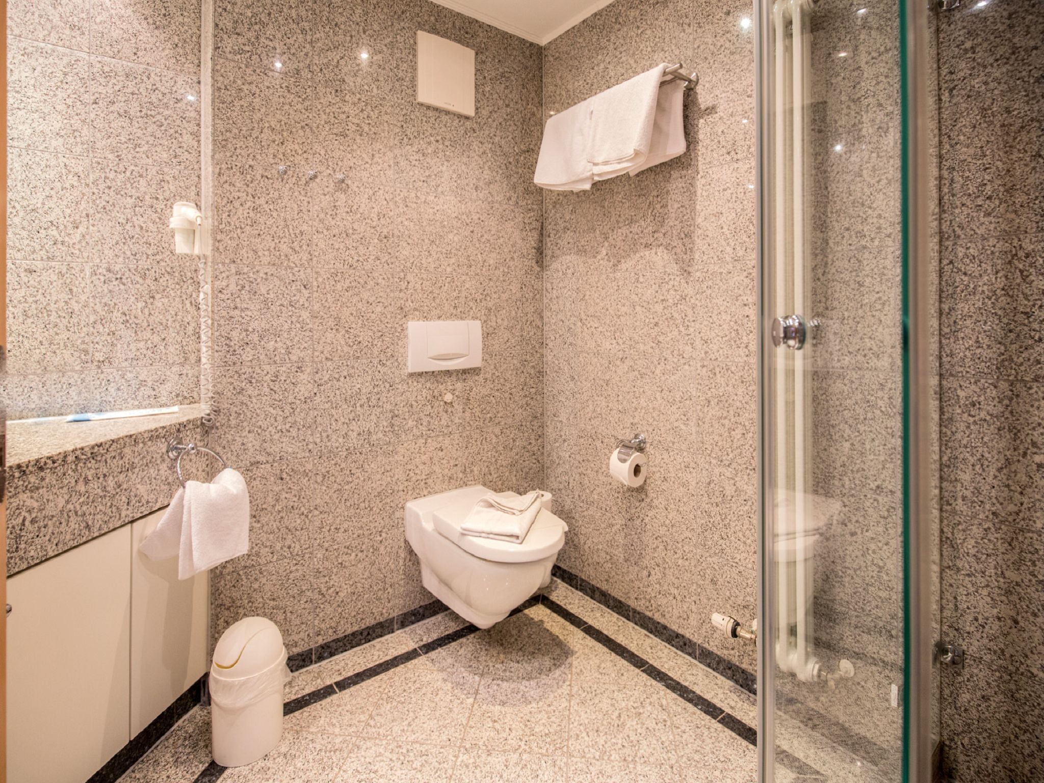 Dünenpark Binz Komfort Ferienwohnung mit 1 Schlafzimmer und Balkon im Dachgeschoss (172) Insel Rügen - Badezimmer