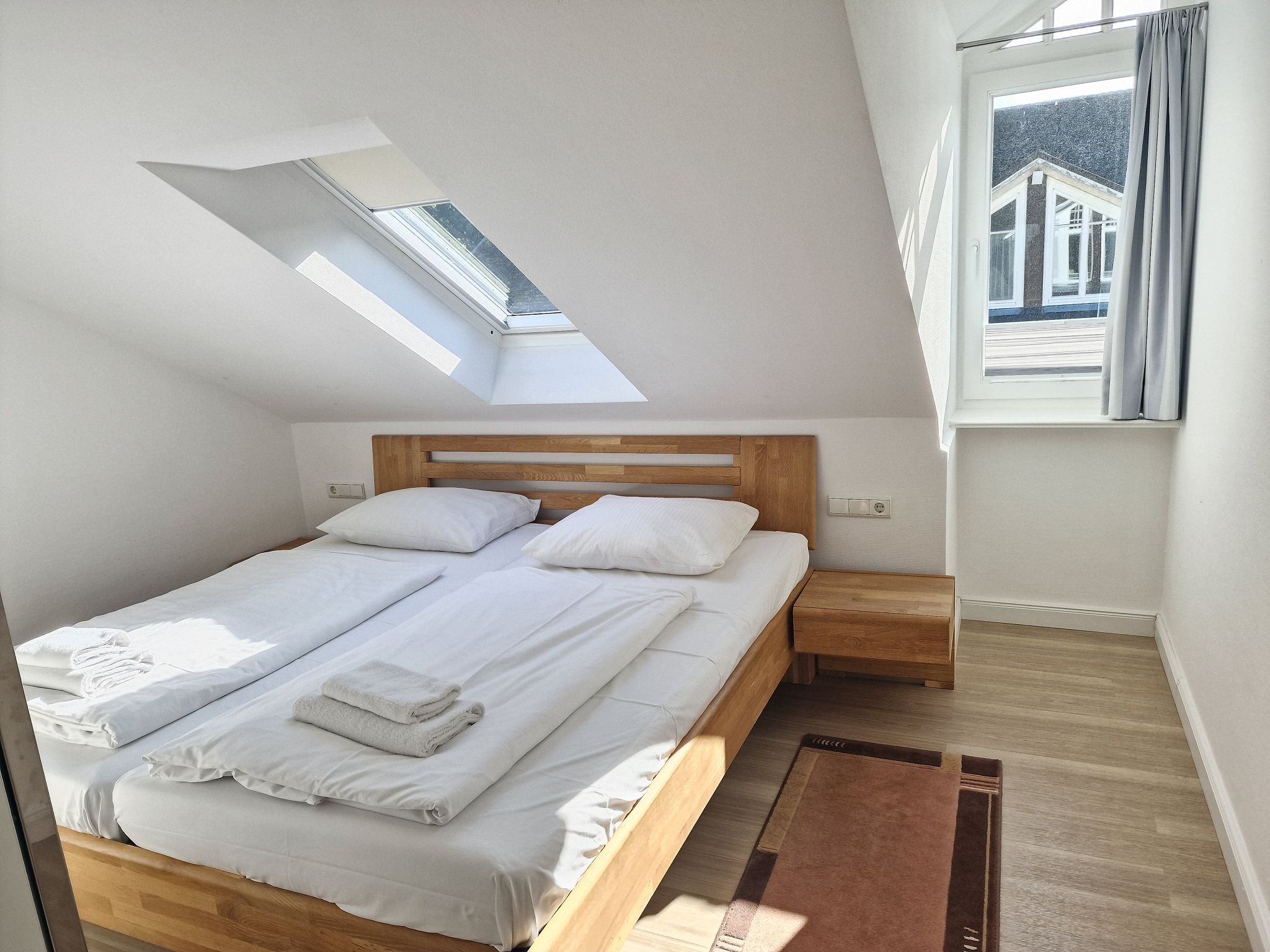Dünenpark Binz Komfortplus Ferienwohnung mit 2 Schlafzimmern und Balkon im Dachgeschoss (047) Insel Rügen - Schlafzimmer