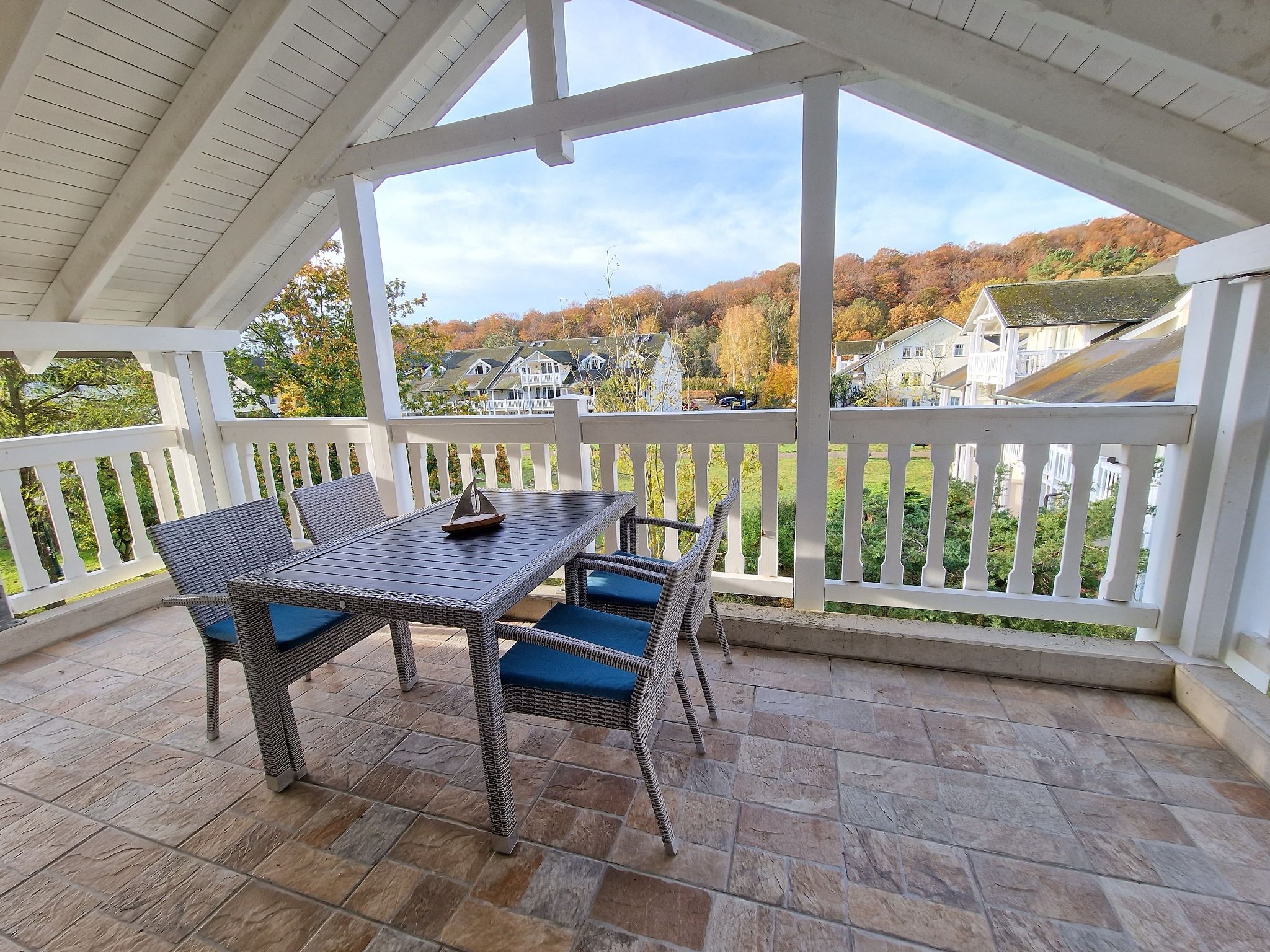 Dünenpark Binz Komfortplus Ferienwohnung mit 1 Schlafzimmer und Balkon im Dachgeschoss (147) Insel Rügen - Balkon