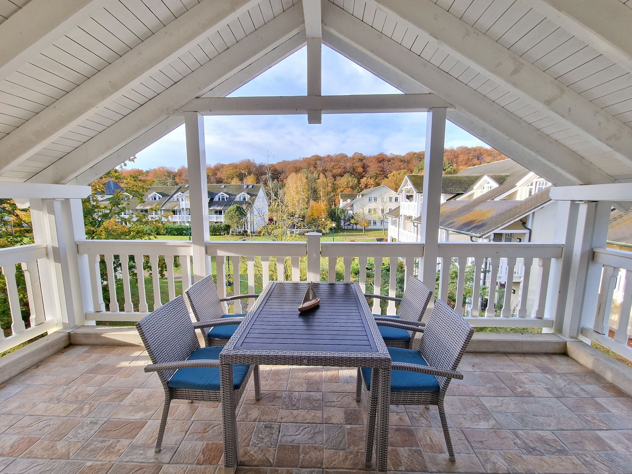 Dünenpark Binz Komfortplus Ferienwohnung mit 1 Schlafzimmer und Balkon im Dachgeschoss (147) Insel Rügen - Balkon
