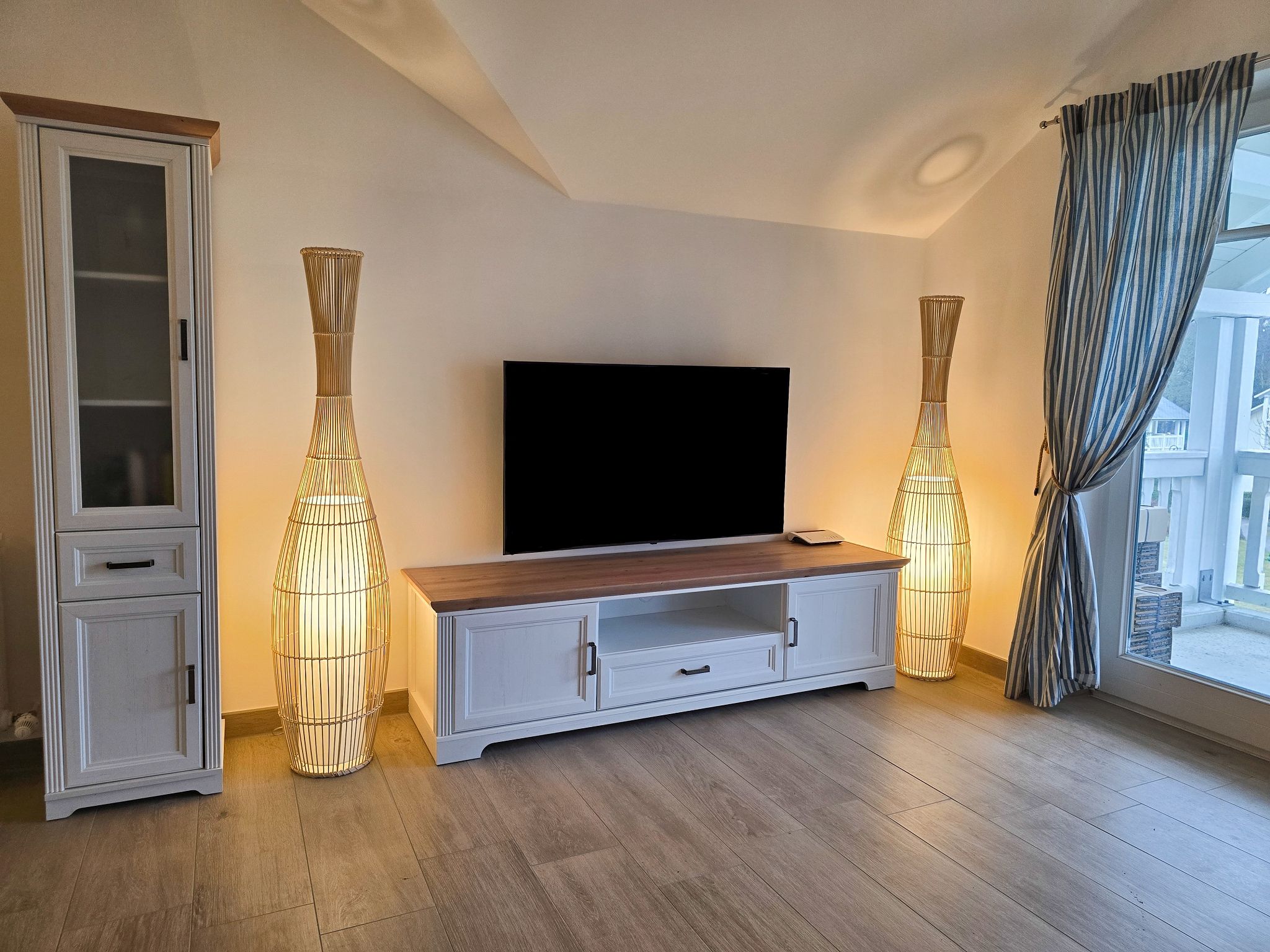 Dünenpark Binz Komfortplus Ferienwohnung mit 1 Schlafzimmer und Balkon im Dachgeschoss (184) Insel Rügen - Wohnzimmer