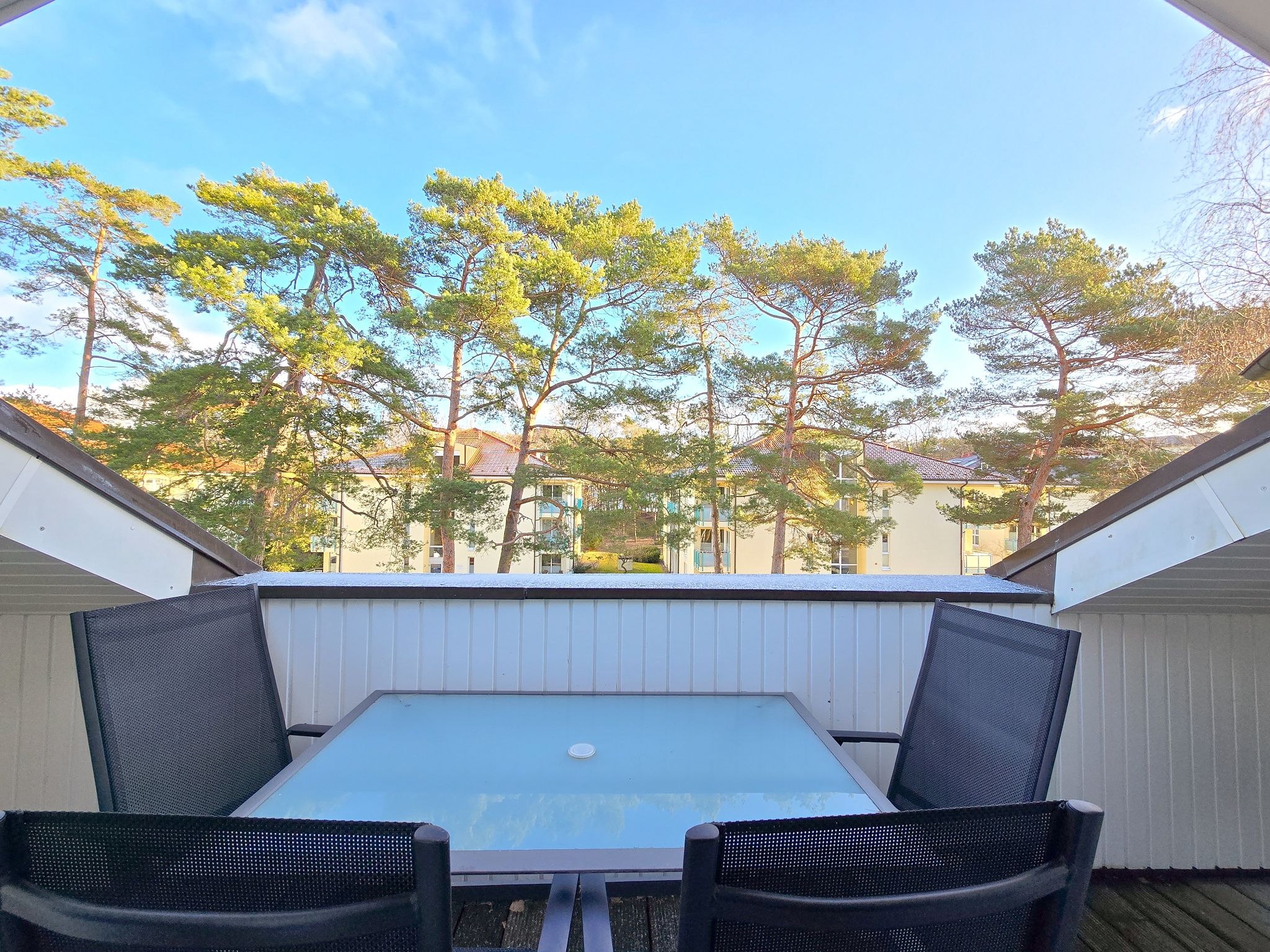 Dünenpark Binz Komfortplus Ferienwohnung mit 1 Schlafzimmer und Balkon im Dachgeschoss (271) Insel Rügen - Balkon