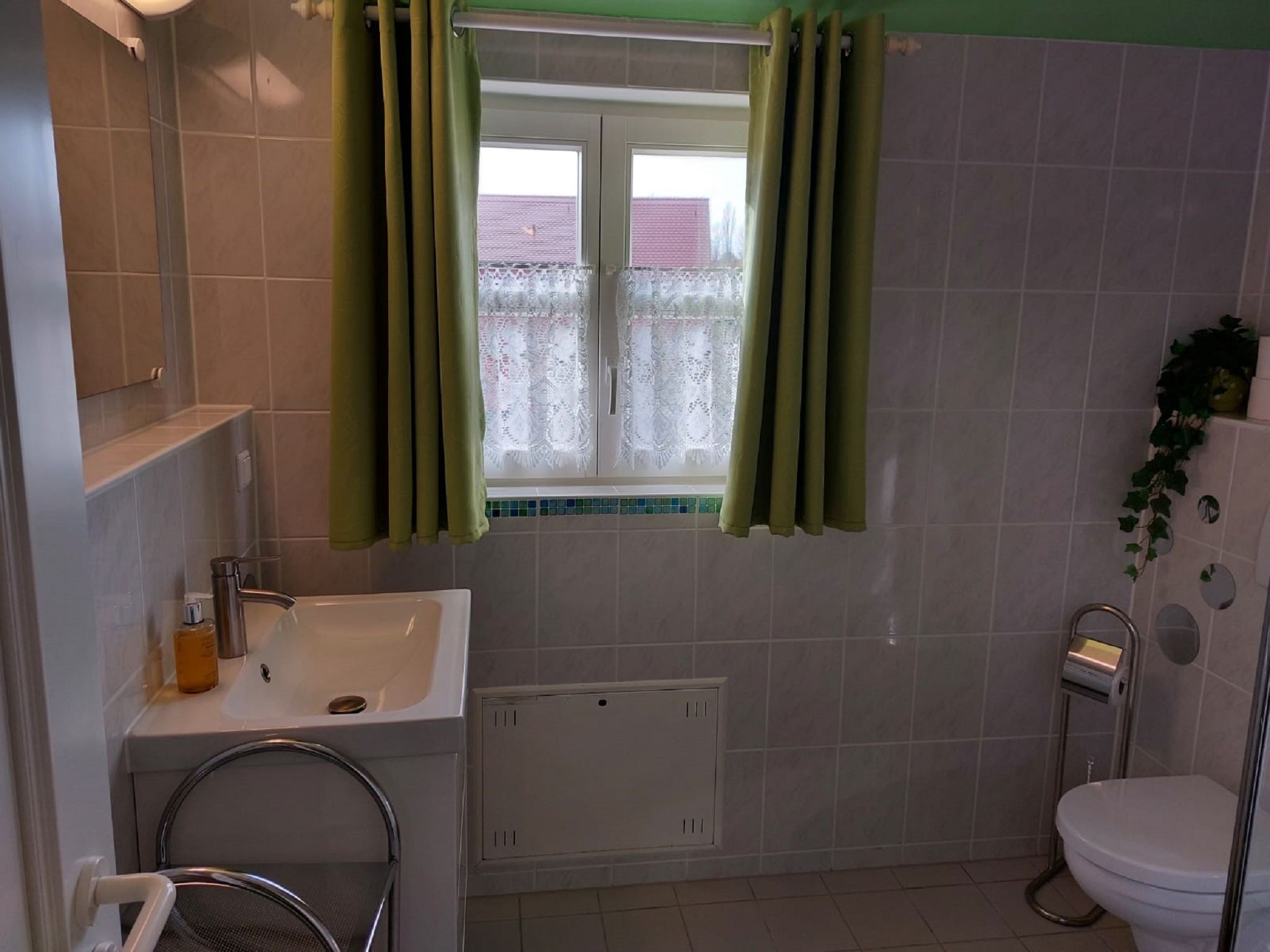 Feriendorf Rugana Komfortplus Ferienwohnung mit 1 Schlafzimmer (B35) Insel Rügen - Badezimmer