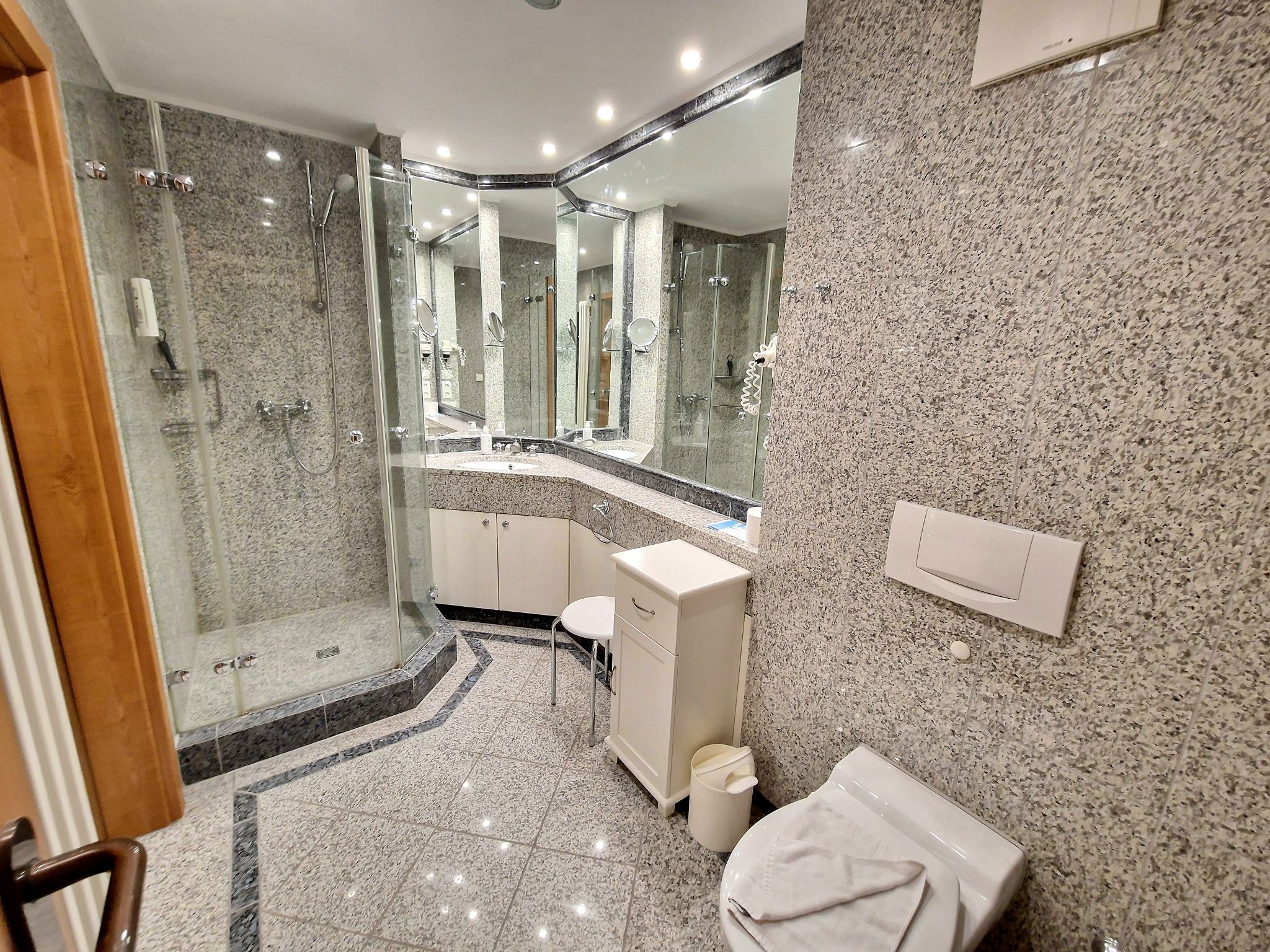 Dünenpark Binz Komfortplus Ferienwohnung mit 1 Schlafzimmer und Balkon im Obergeschoss (290) Insel Rügen - Badezimmer