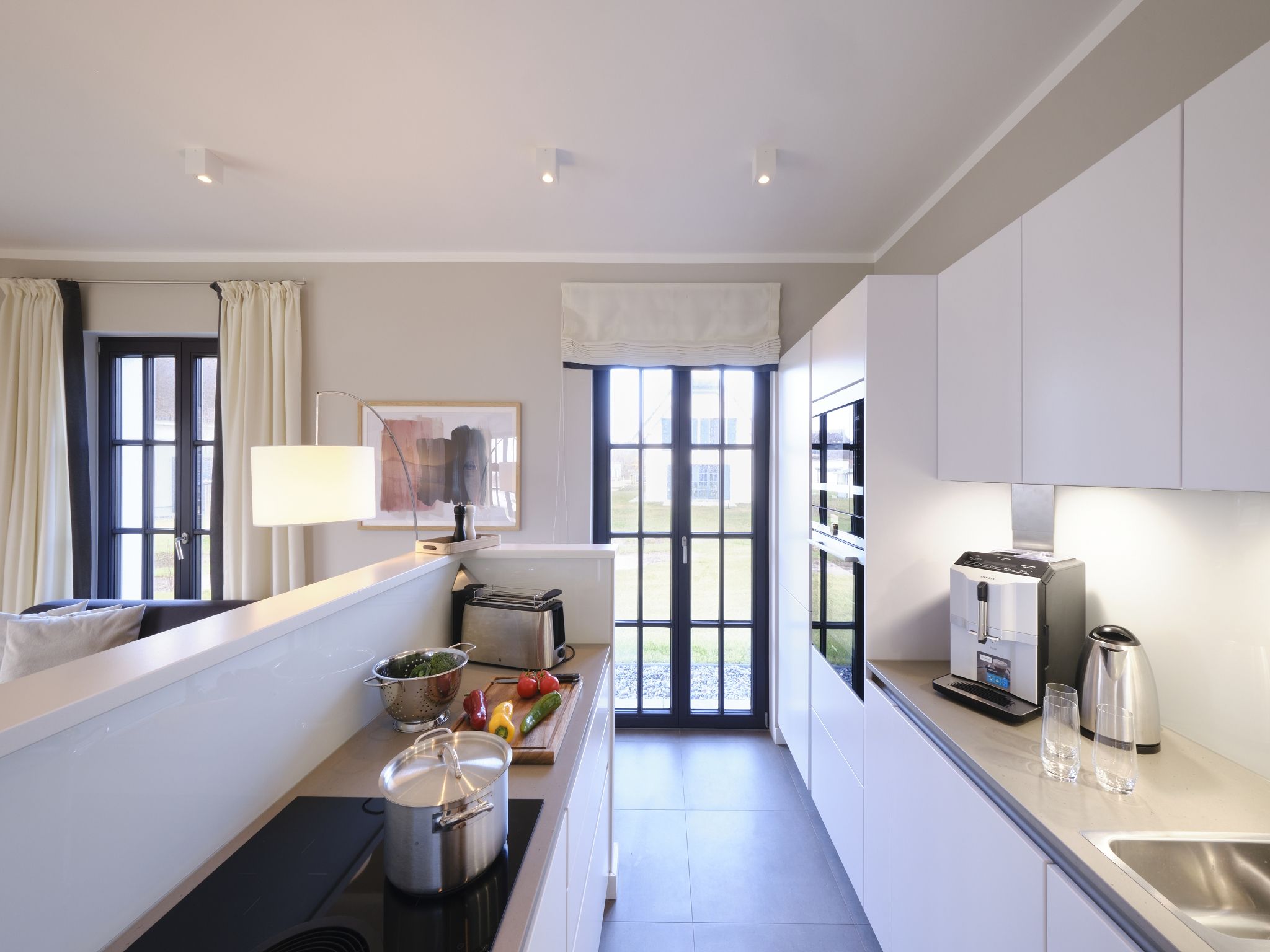 Luxus Reetdachvilla mit 3 Schlafzimmern, Sauna und Kamin (G05) - Küche / Küchenzeile