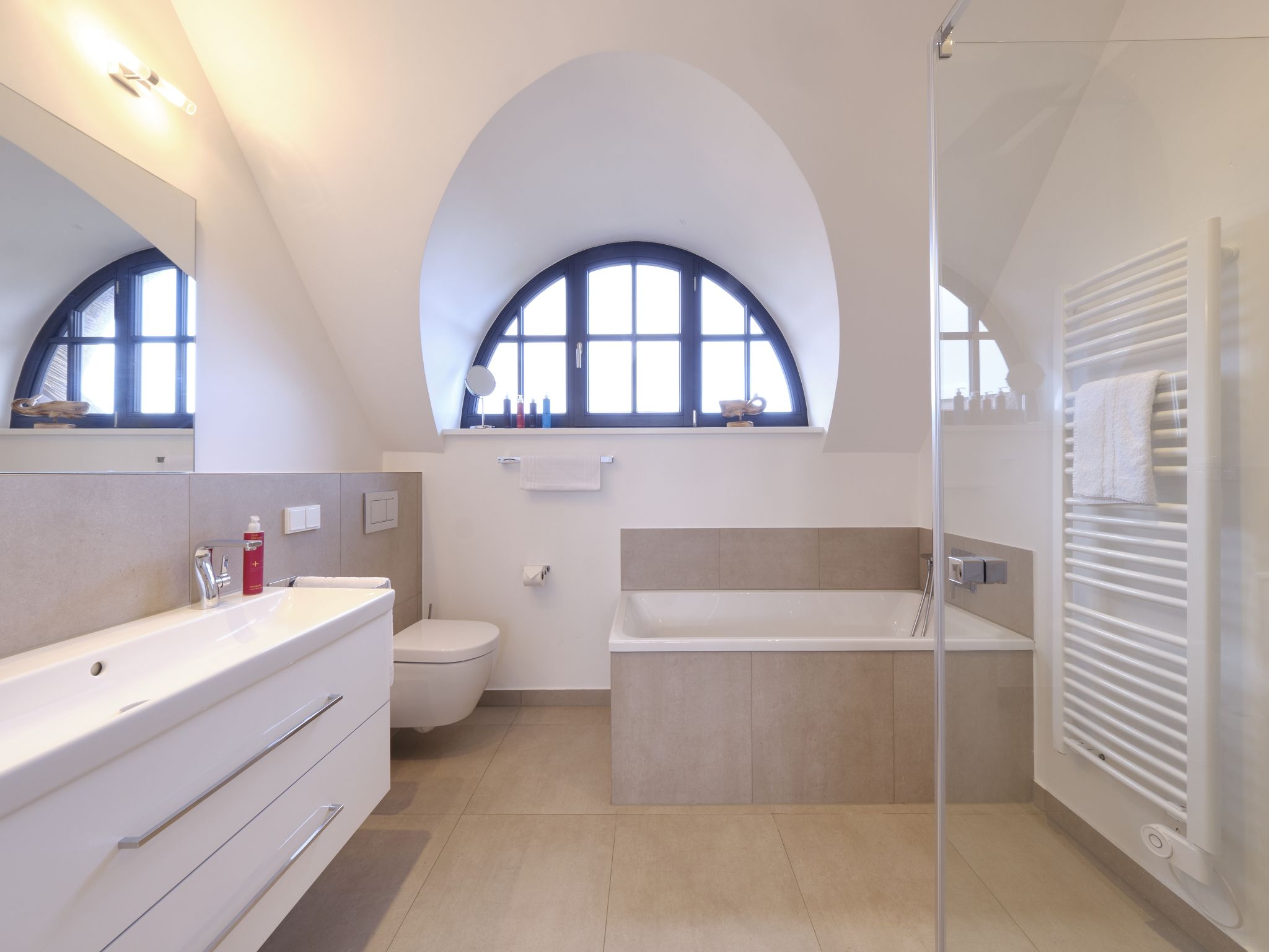 Luxus Reetdachvilla mit 3 Schlafzimmern, Sauna und Kamin (G05) - Badezimmer