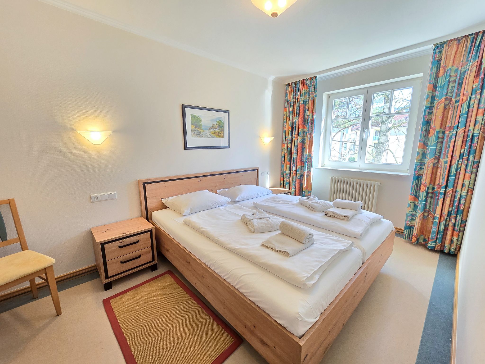 Dünenpark Binz Komfort Ferienwohnung mit 1 Schlafzimmer und Balkon im Obergeschoss (266) Insel Rügen - Schlafzimmer