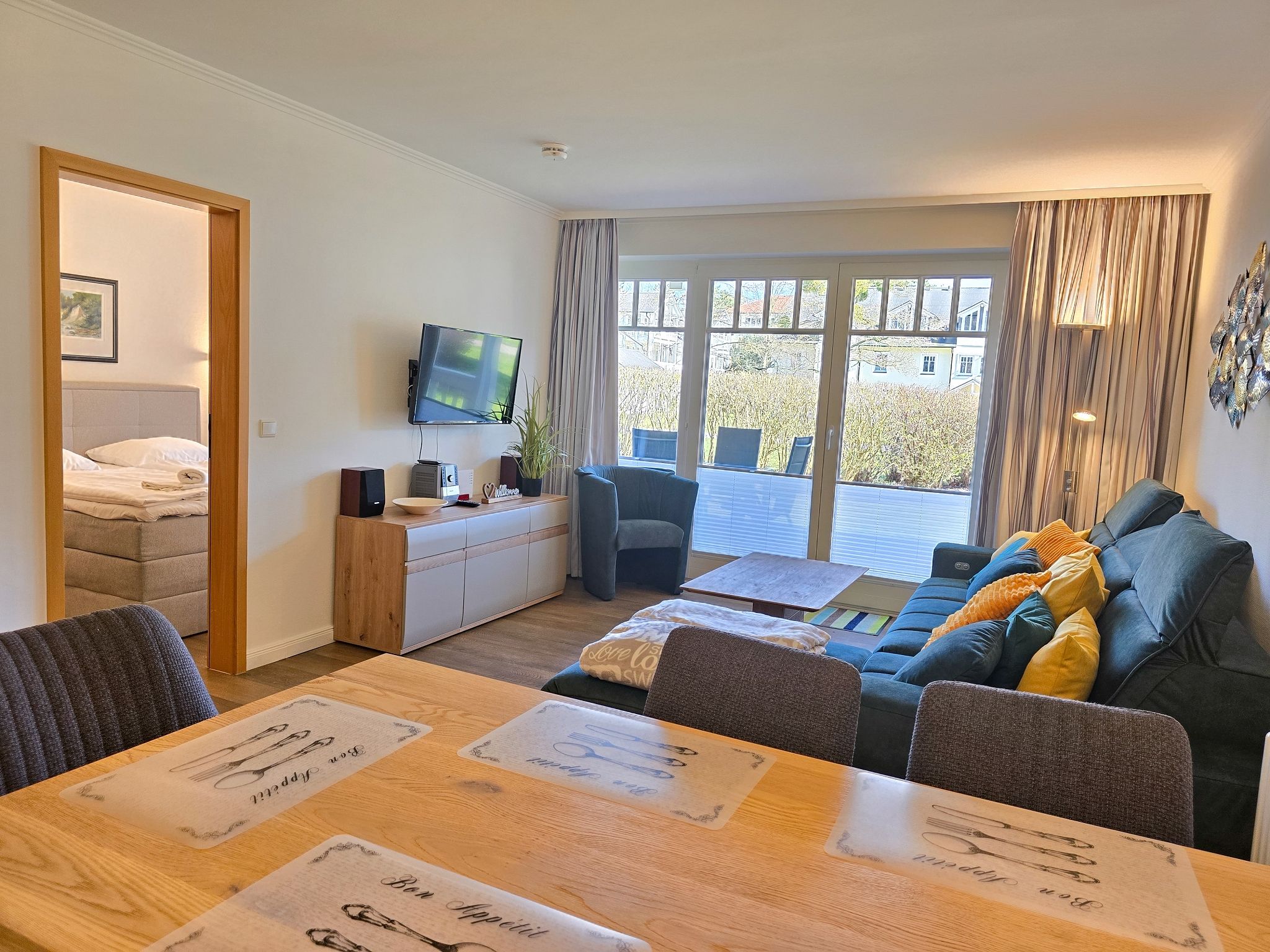 Dünenpark Binz Komfortplus Ferienwohnung mit 2 Schlafzimmern und Terrasse im Erdgeschoss (166) Insel Rügen - Wohnzimmer