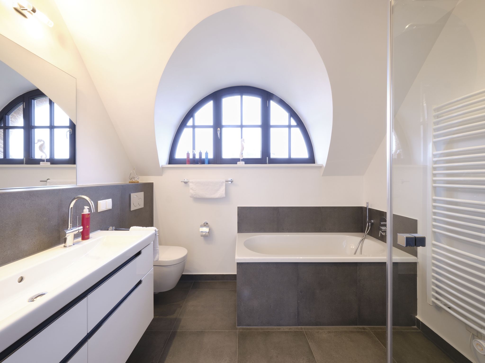 Luxus Reetdachvilla mit 3 Schlafzimmern, Sauna und Kamin (G06) - Badezimmer