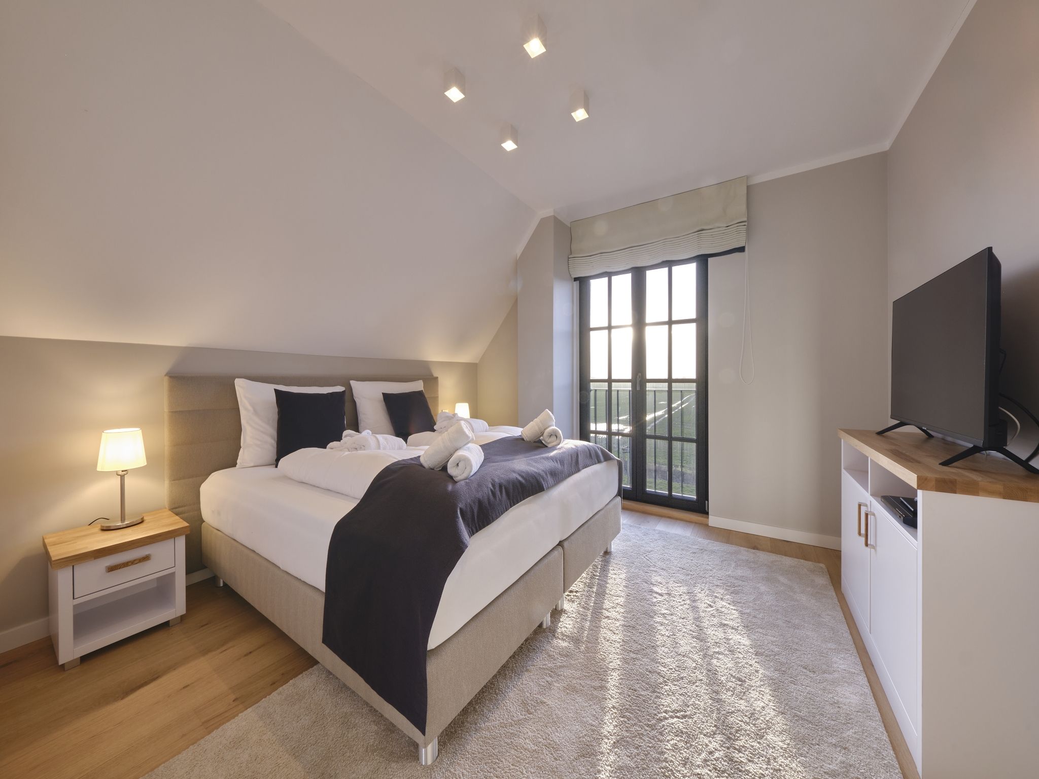 LuxusPlus Reetdachvilla mit 4 Schlafzimmern, Außensauna, Loungebereich und Kamin (G07) - Schlafzimmer